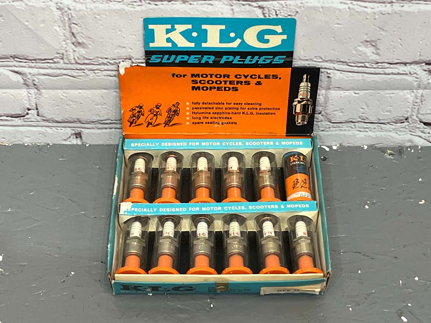 <p>Box Set of 12 KLG Spark Plugs&nbsp;</p>