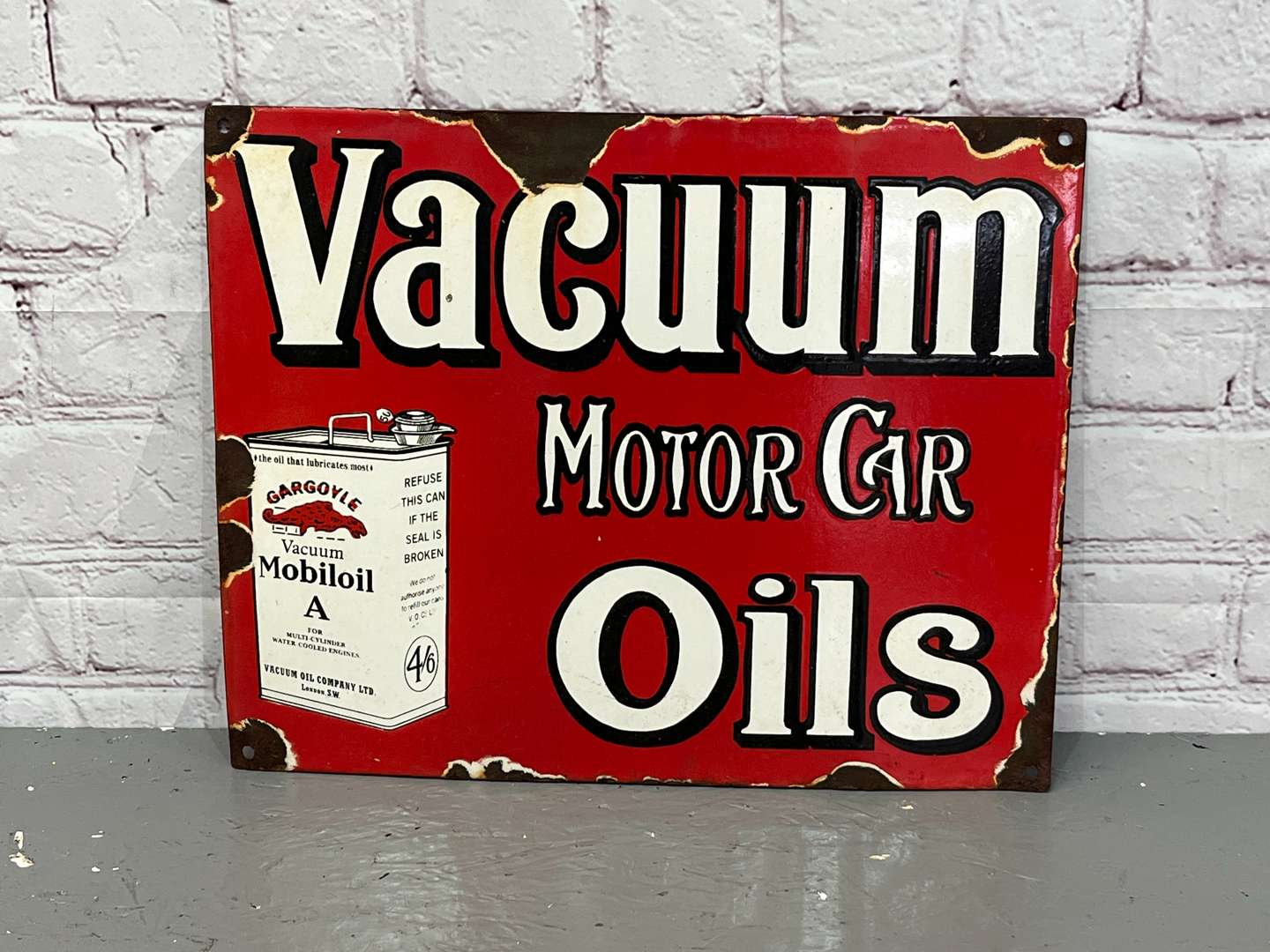 <p>Vacuum Motor Oil Enamel Sign</p>