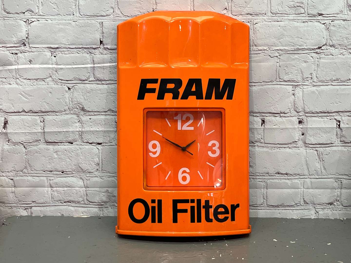 <p>Fram Oil Filter Plastic Wall Clock&nbsp;</p>