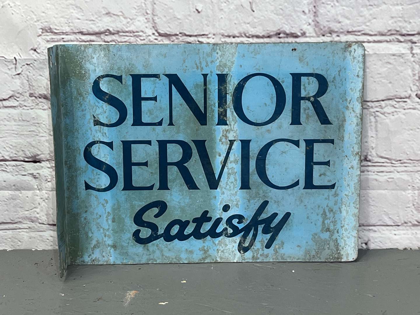 <p>Senior Service Aluminium Flange Sign</p>