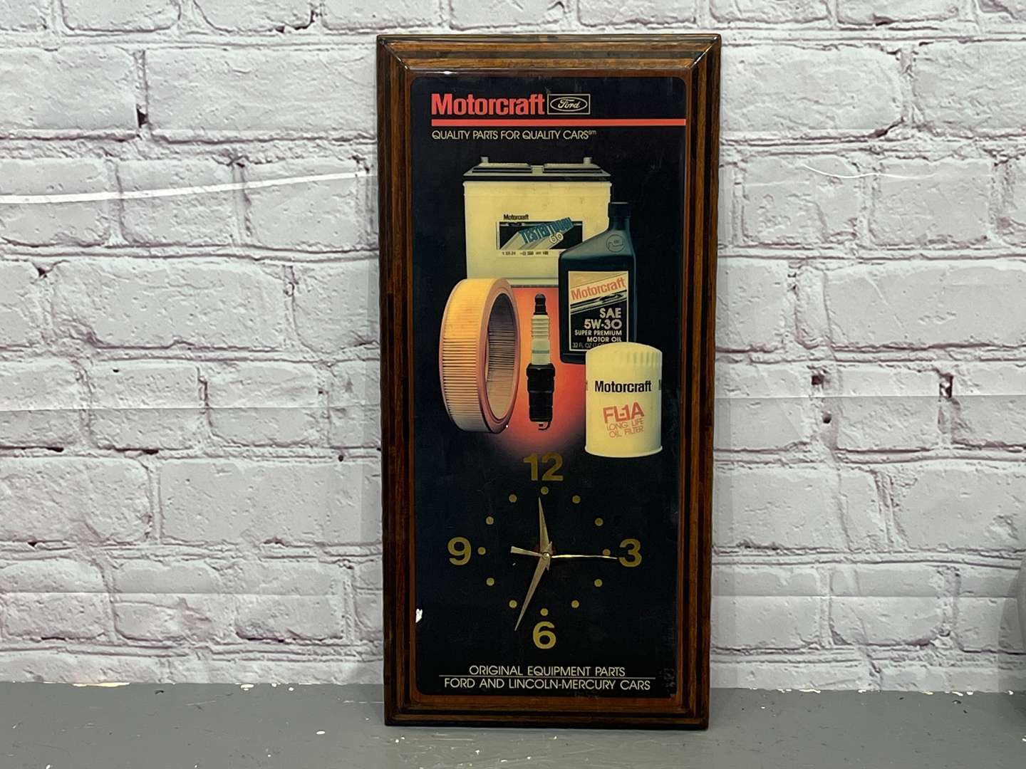 <p>Ford Motorcraft Wooden Wall Clock&nbsp;</p>