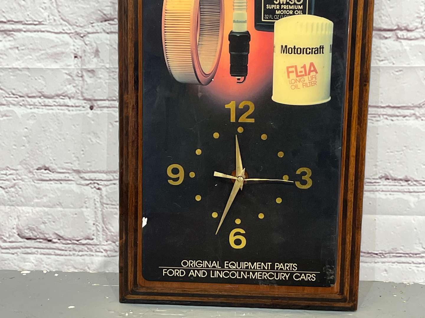 <p>Ford Motorcraft Wooden Wall Clock&nbsp;</p>