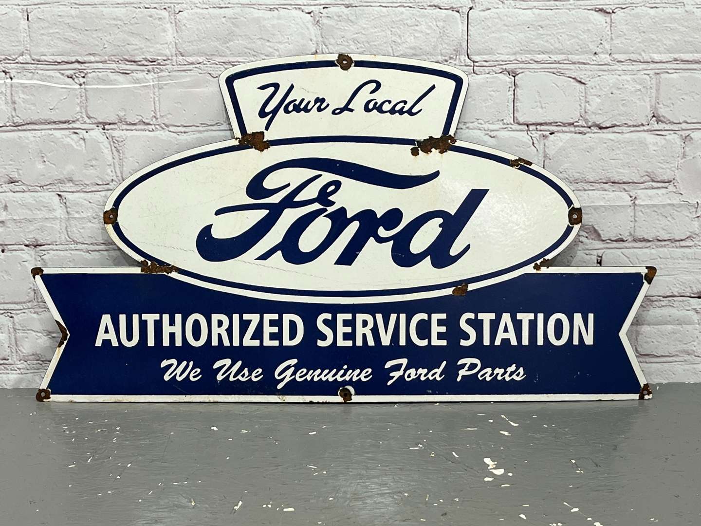<p>Ford Authorized Service Station Enamel Sign</p>