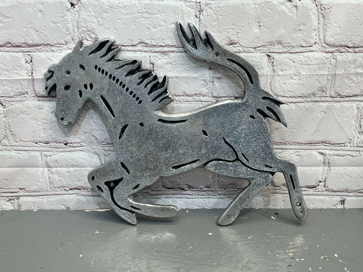 <p>Aluminium Cast Sign of a Horse&nbsp;</p>