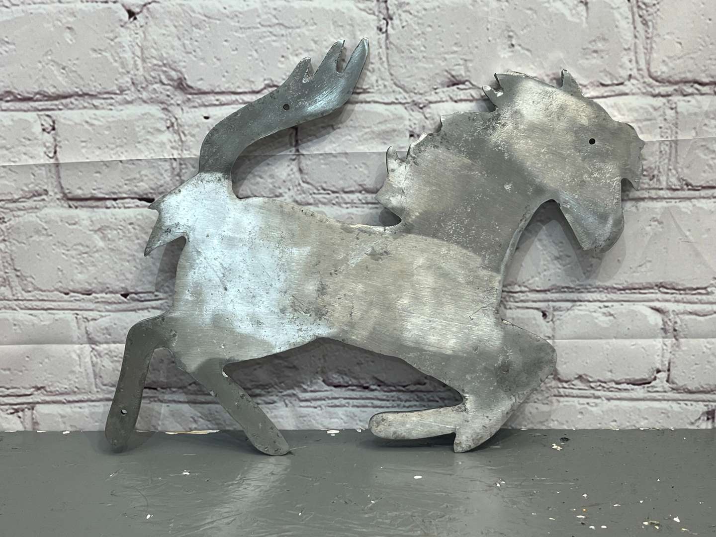 <p>Aluminium Cast Sign of a Horse&nbsp;</p>