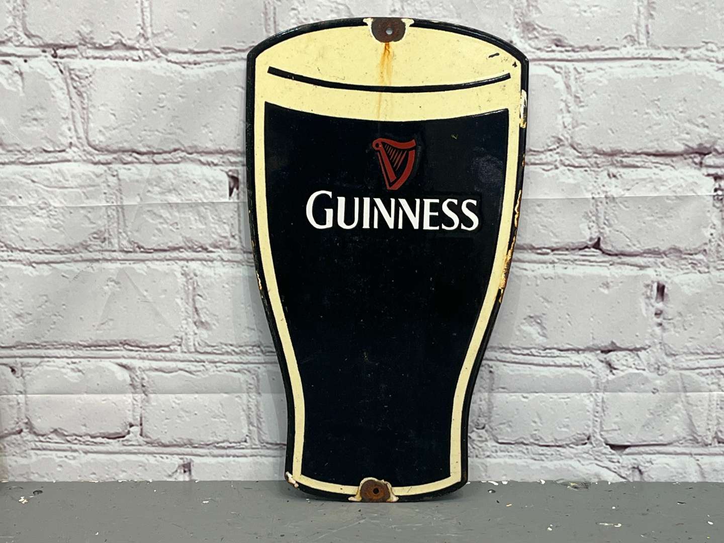 <p>Guinness Pint Enamel Sign</p>