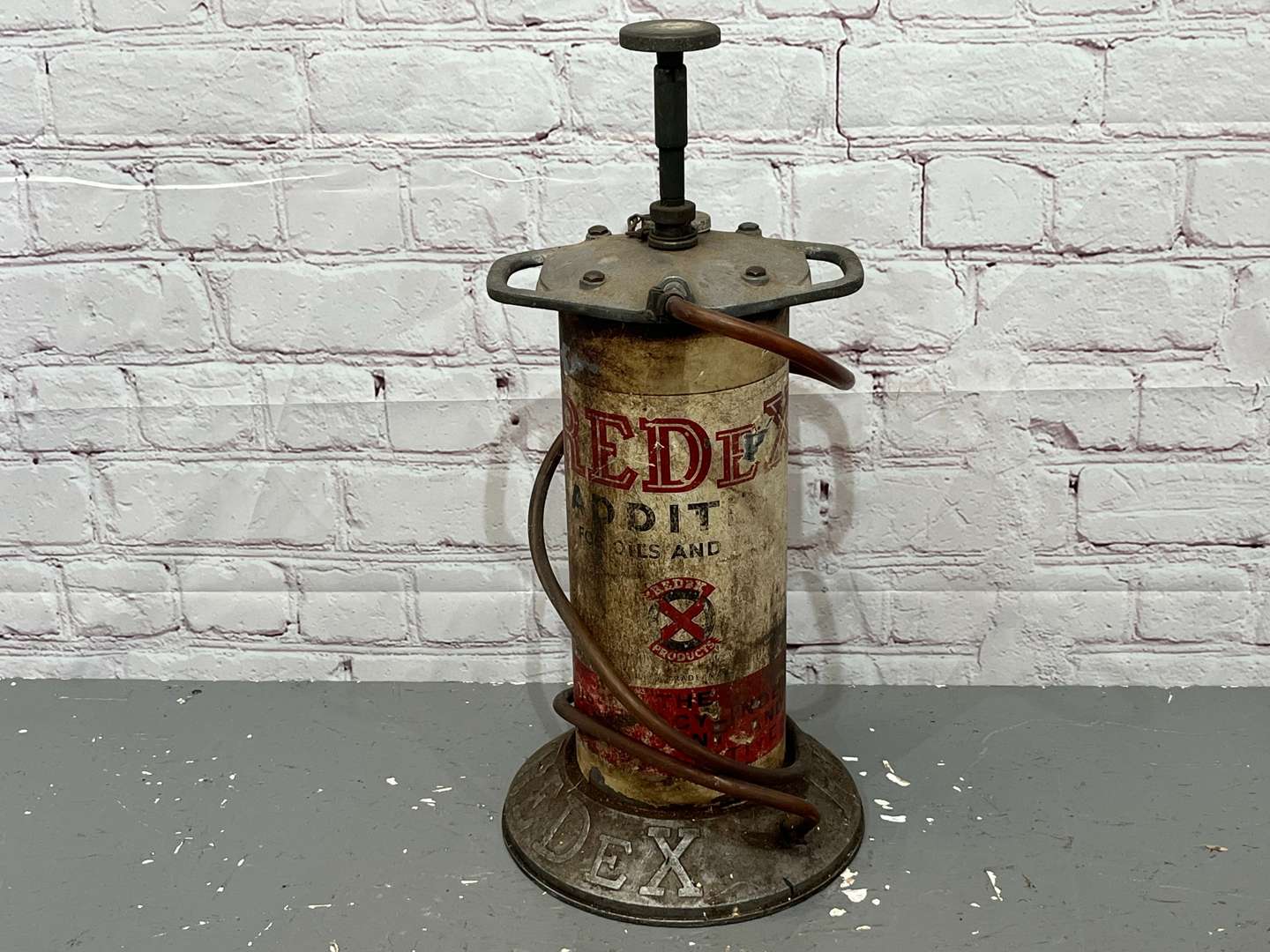 <p>Redex Oil Dispenser</p>