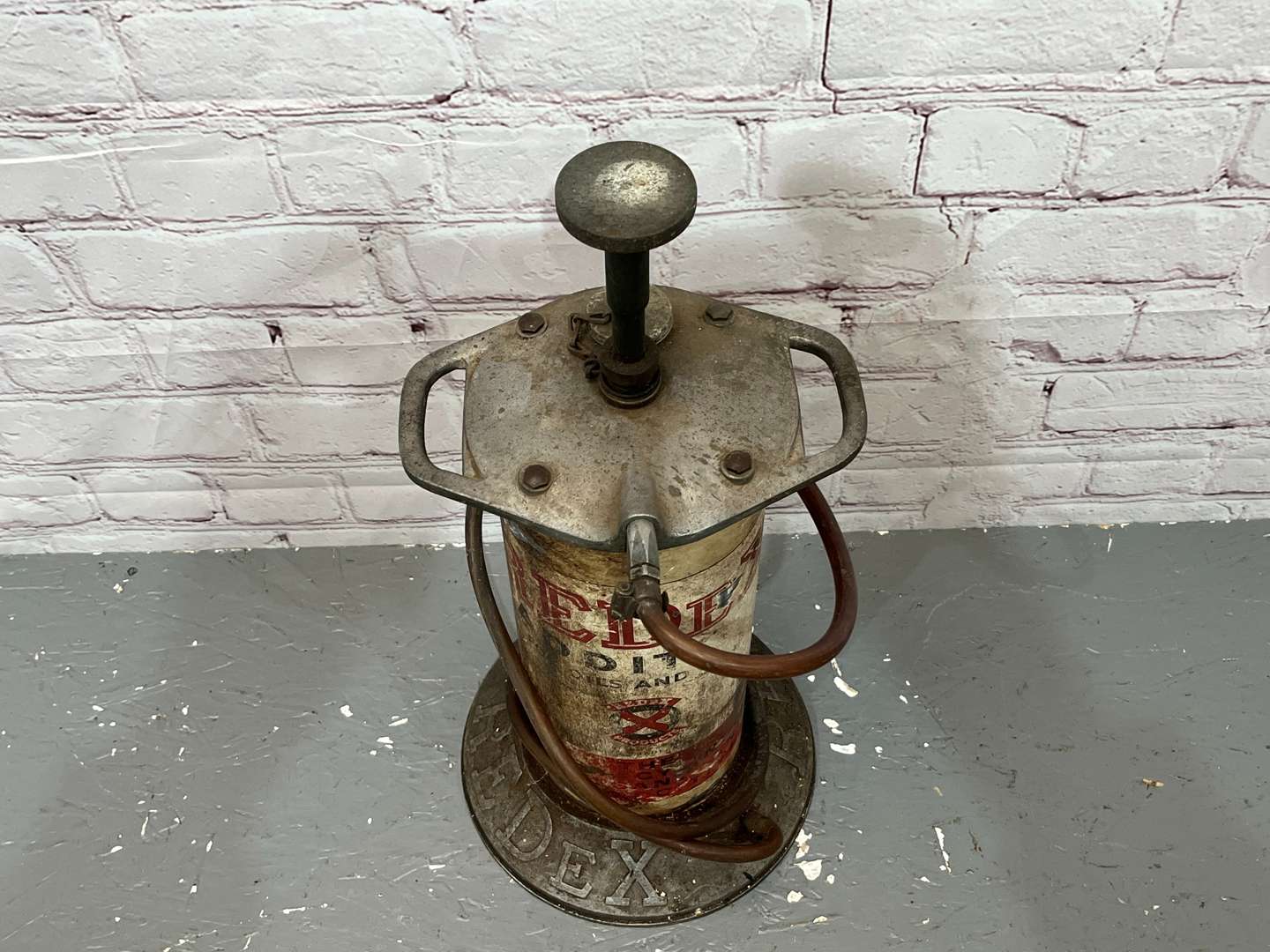 <p>Redex Oil Dispenser</p>