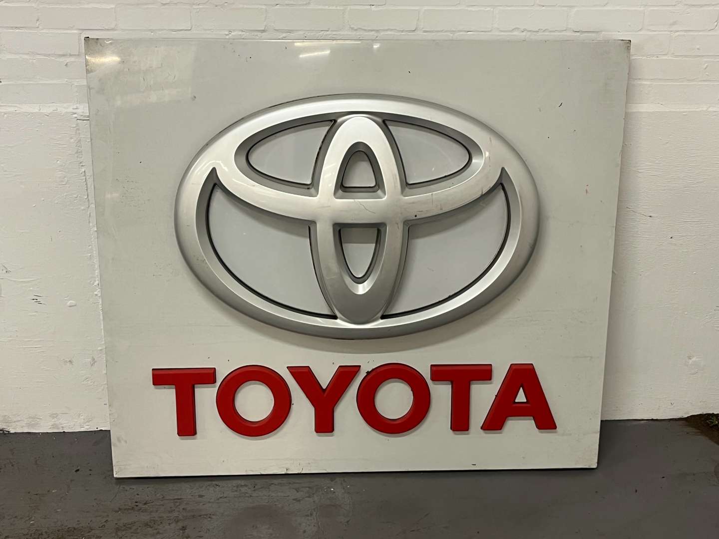 <p>Toyota Large Dealership Sign</p>