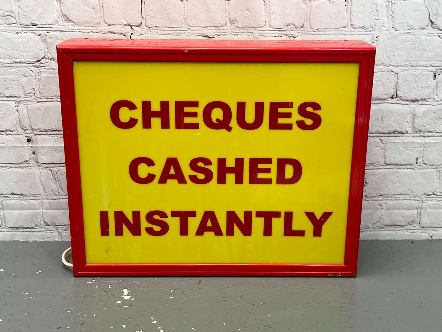 <p>Cheques Cashed Instantly Illuminated Sign&nbsp;</p>
