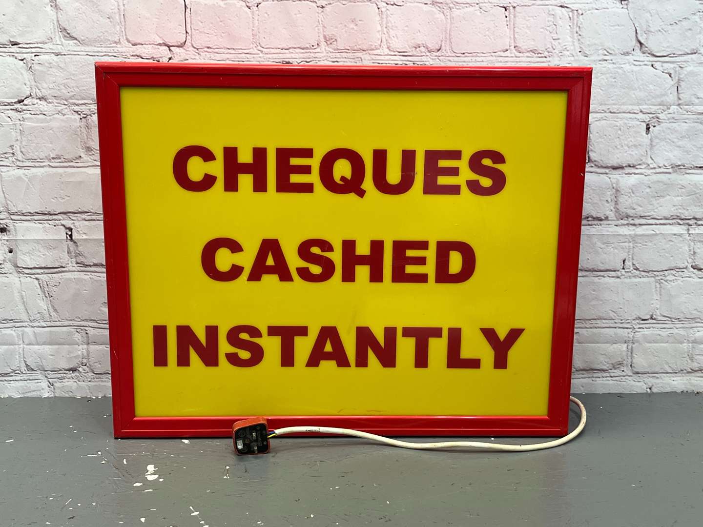 <p>Cheques Cashed Instantly Illuminated Sign&nbsp;</p>