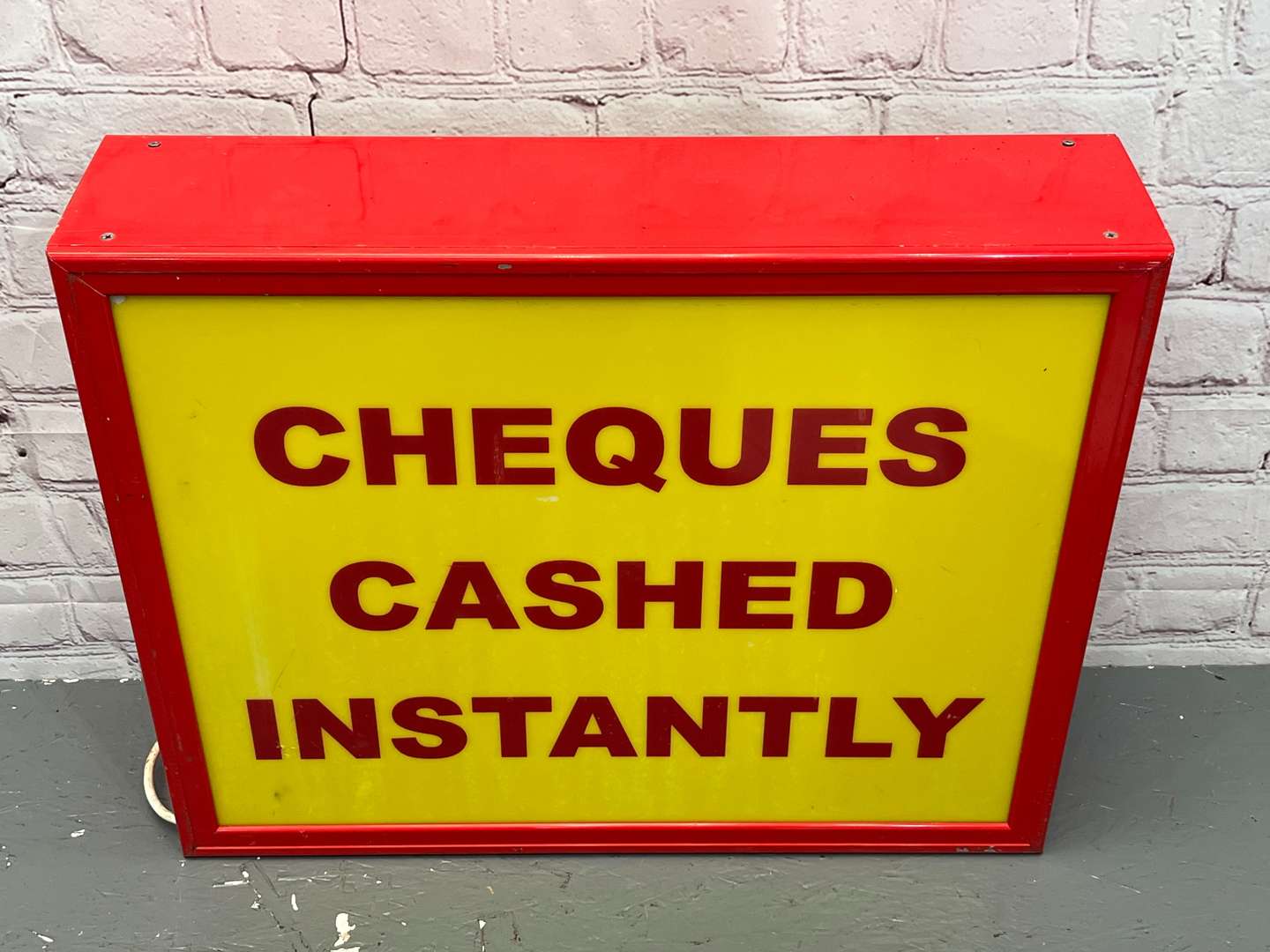 <p>Cheques Cashed Instantly Illuminated Sign&nbsp;</p>