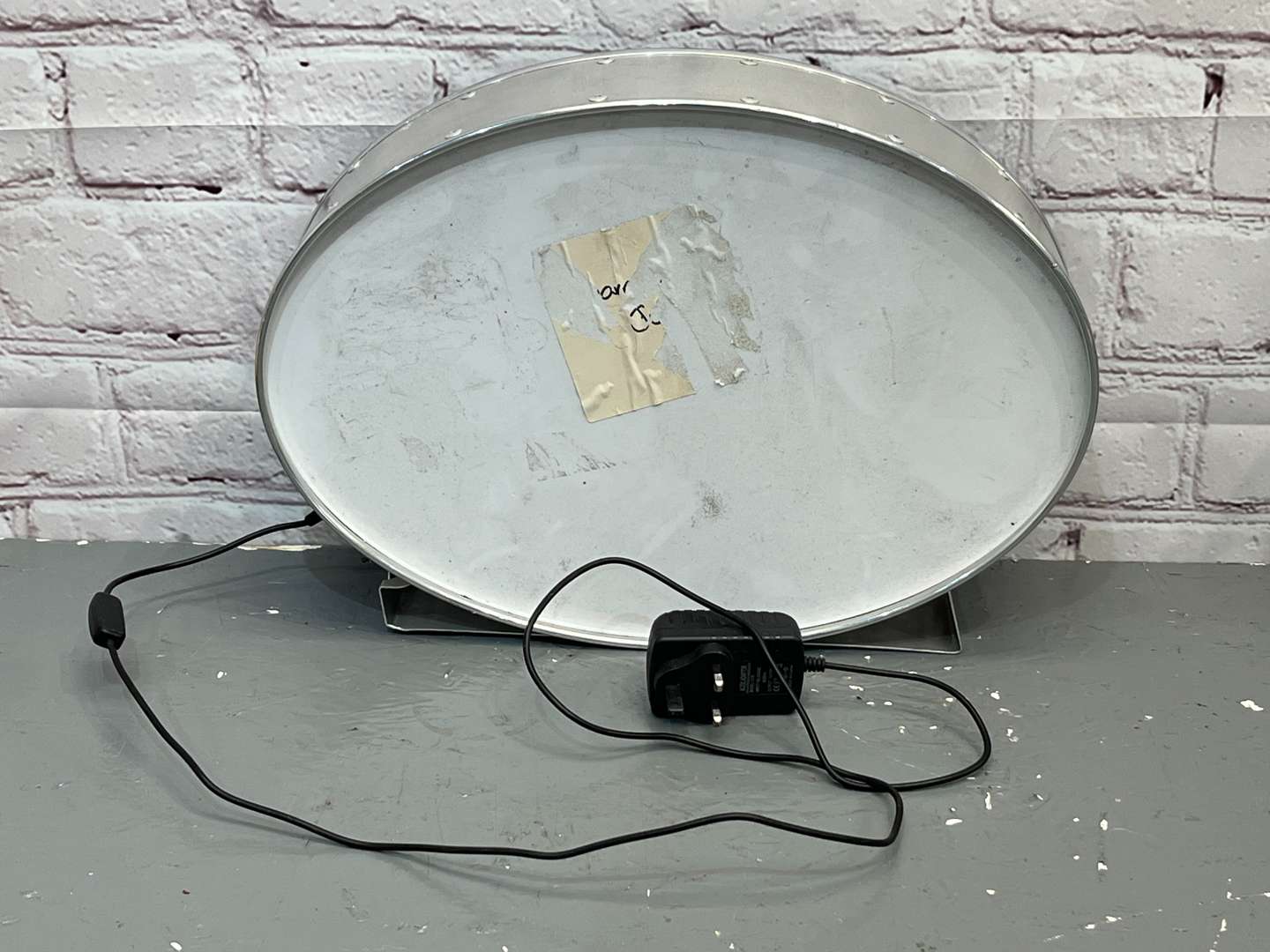 <p>Vespa Service Modern Illuminated Oval Sign</p>