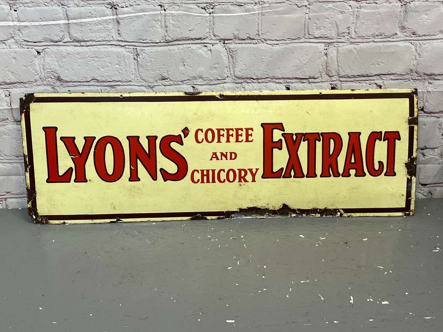 <p>Lyons Coffee & Chicory Extract Enamel Sign</p>