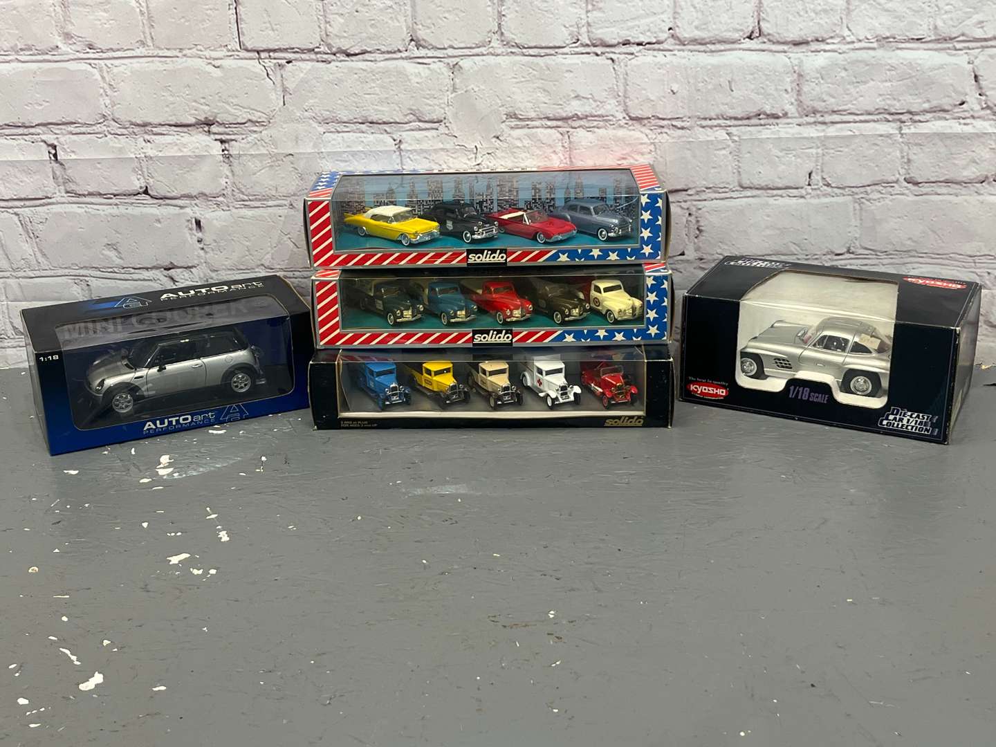 <p>Autoart, Solido Boxed Model Cars (5)</p>