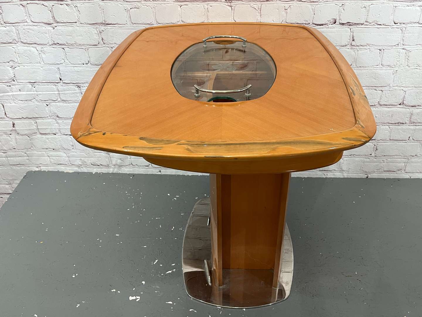 <p>Beneteau Art Deco Styled Boats Drinks Table&nbsp;</p>