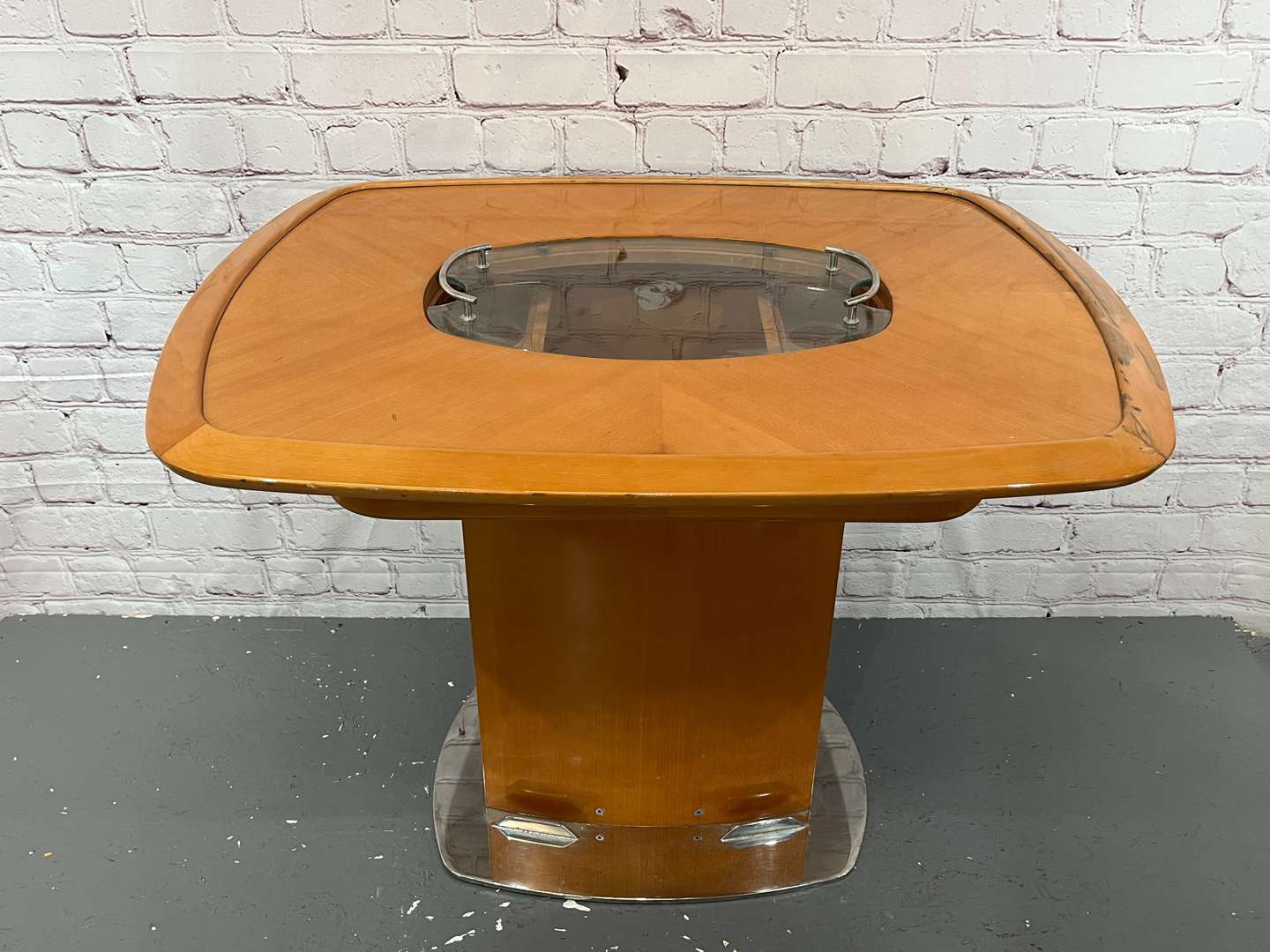 <p>Beneteau Art Deco Styled Boats Drinks Table&nbsp;</p>