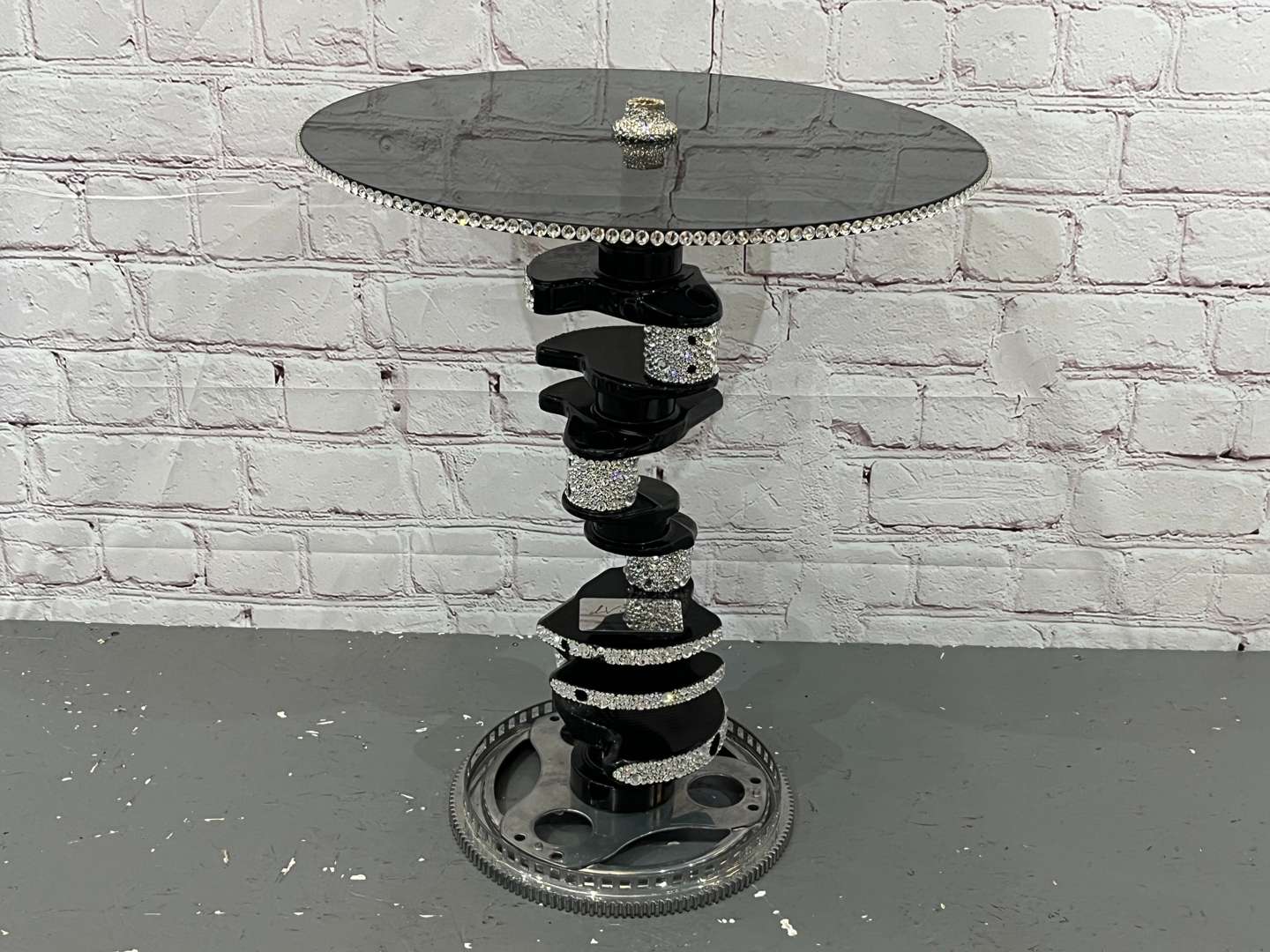 <p>F1 Crankshaft Glass Topped Automotive Limited Edition Side Table&nbsp;</p>