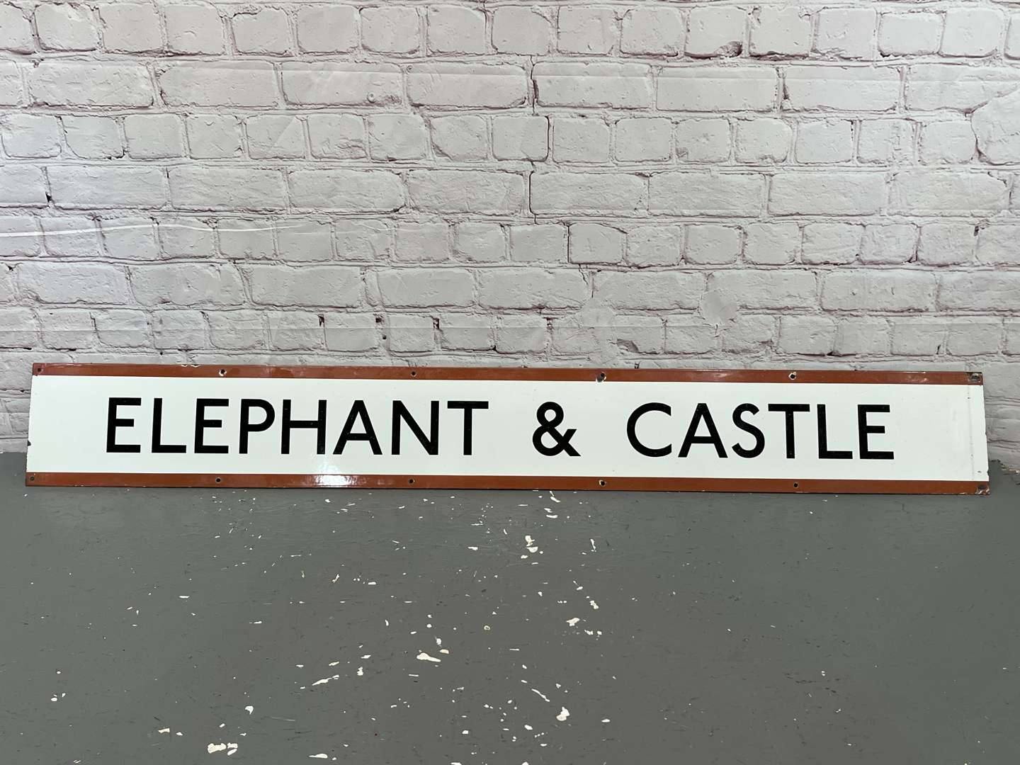 <p>Elephant & Castle Railway Enamel Sign&nbsp;</p>