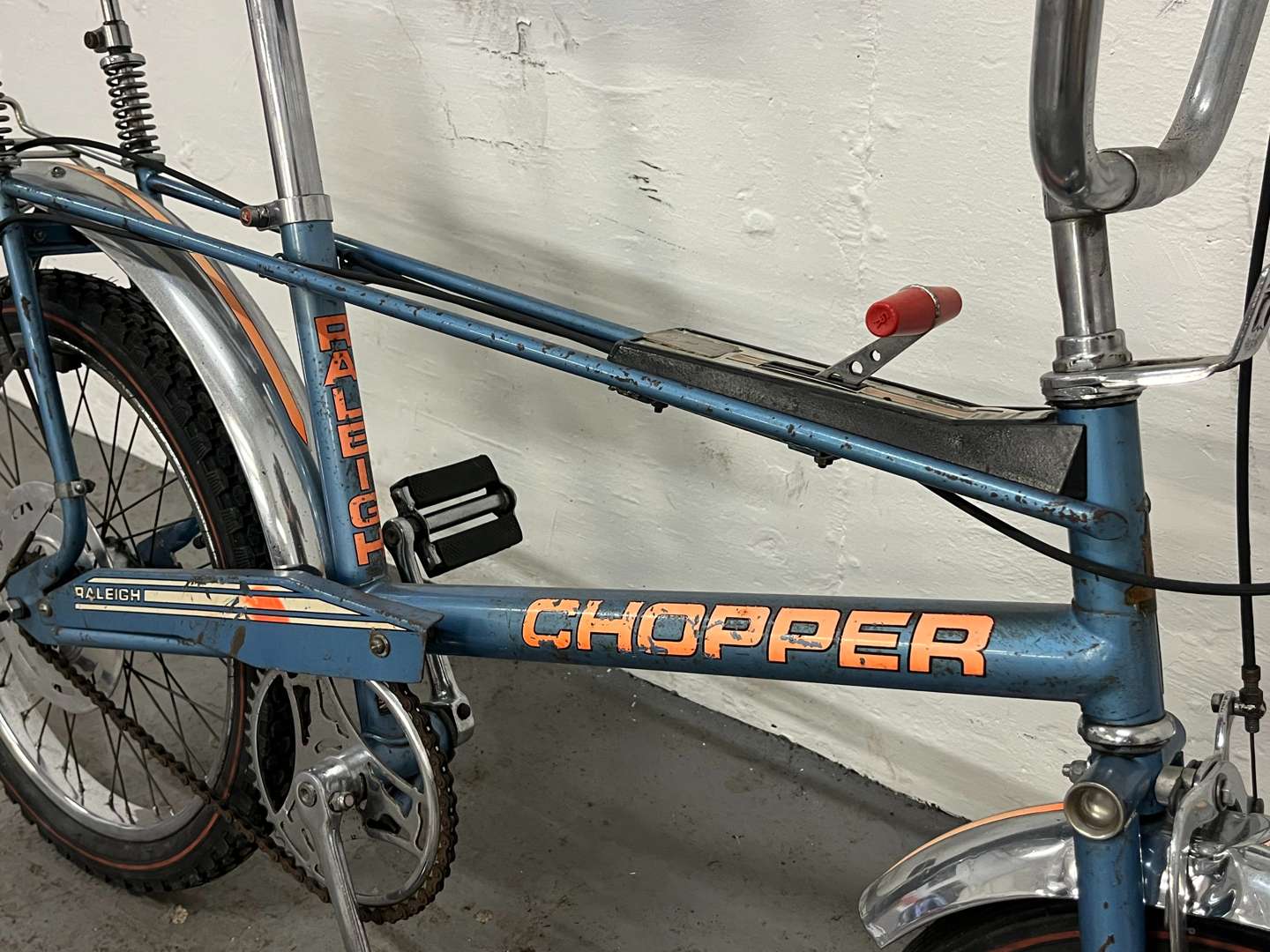 <p>Raleigh Chopper Mk II&nbsp;in Space Blue Bike</p>
