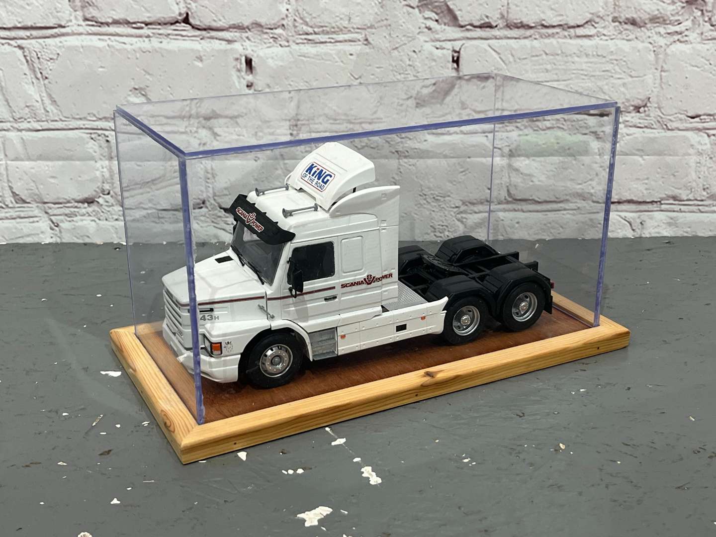 <p>Scania King Of The Road Tractor Unit Cased 1:24 Scale</p>