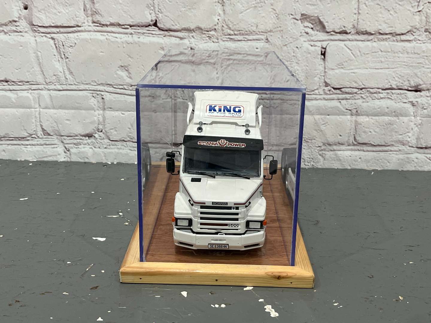 <p>Scania King Of The Road Tractor Unit Cased 1:24 Scale</p>