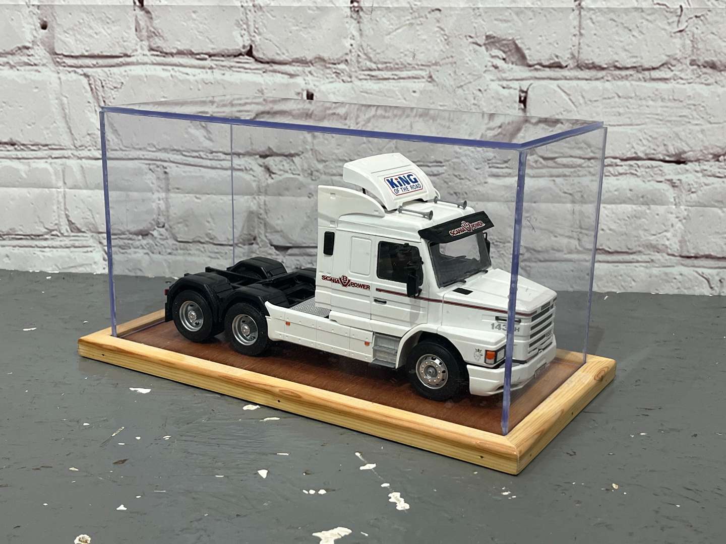 <p>Scania King Of The Road Tractor Unit Cased 1:24 Scale</p>