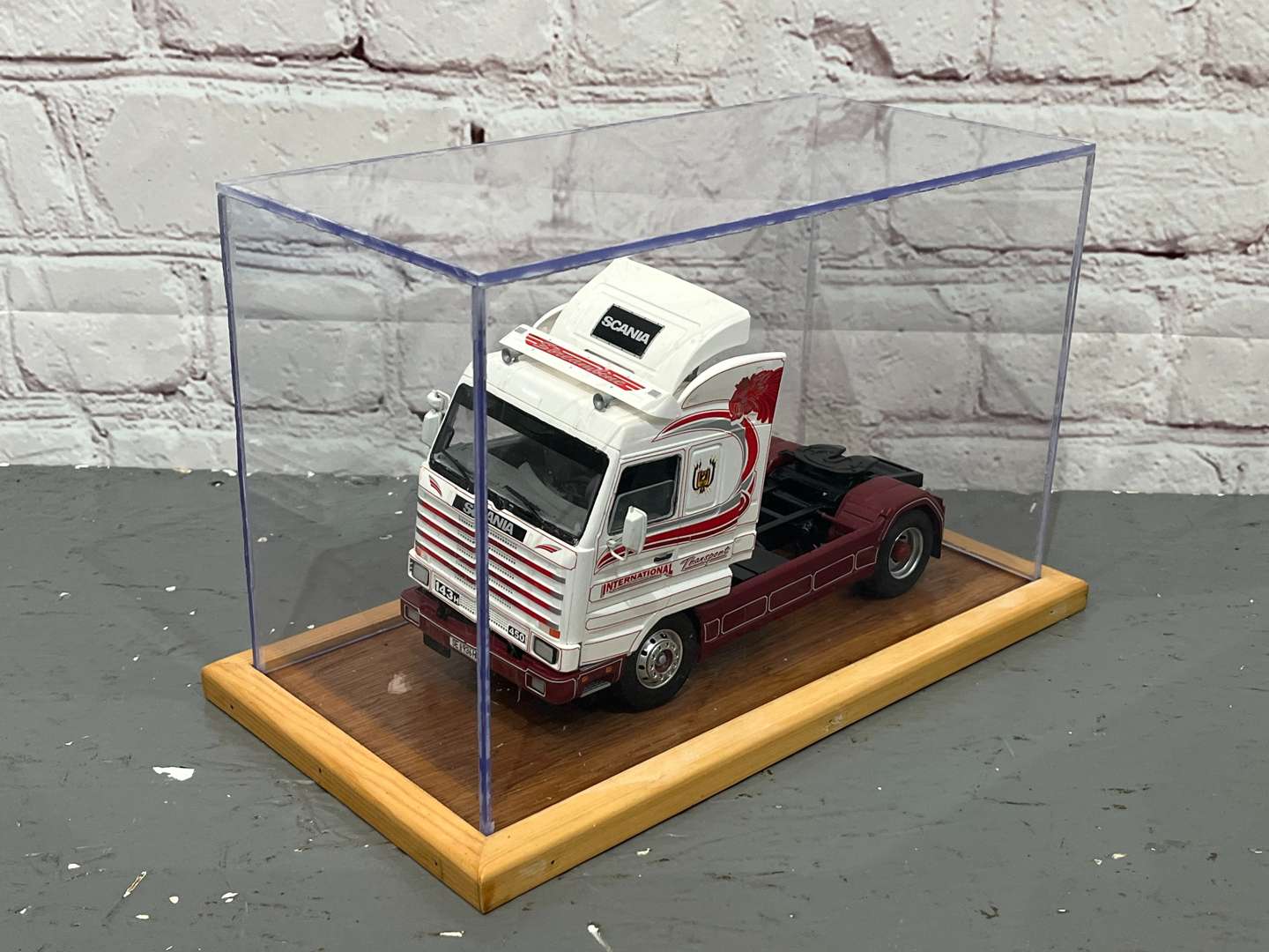 <p>Scania 450 Cased Tractor Unit 1:24 Scale</p>