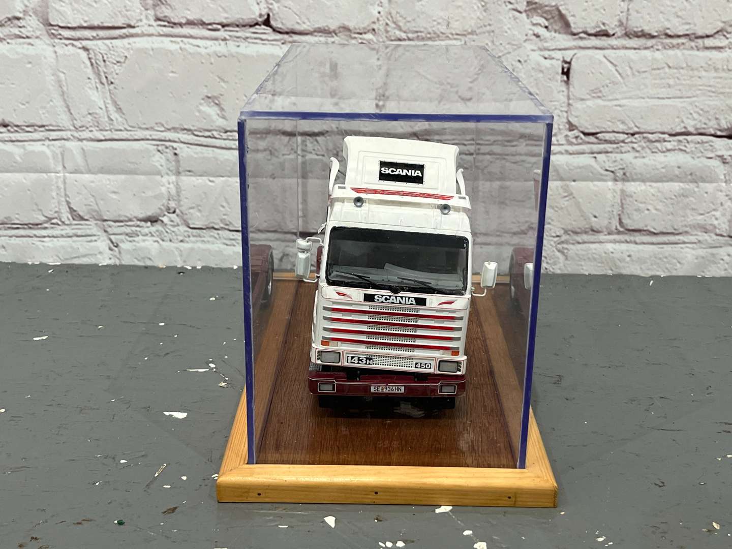 <p>Scania 450 Cased Tractor Unit 1:24 Scale</p>