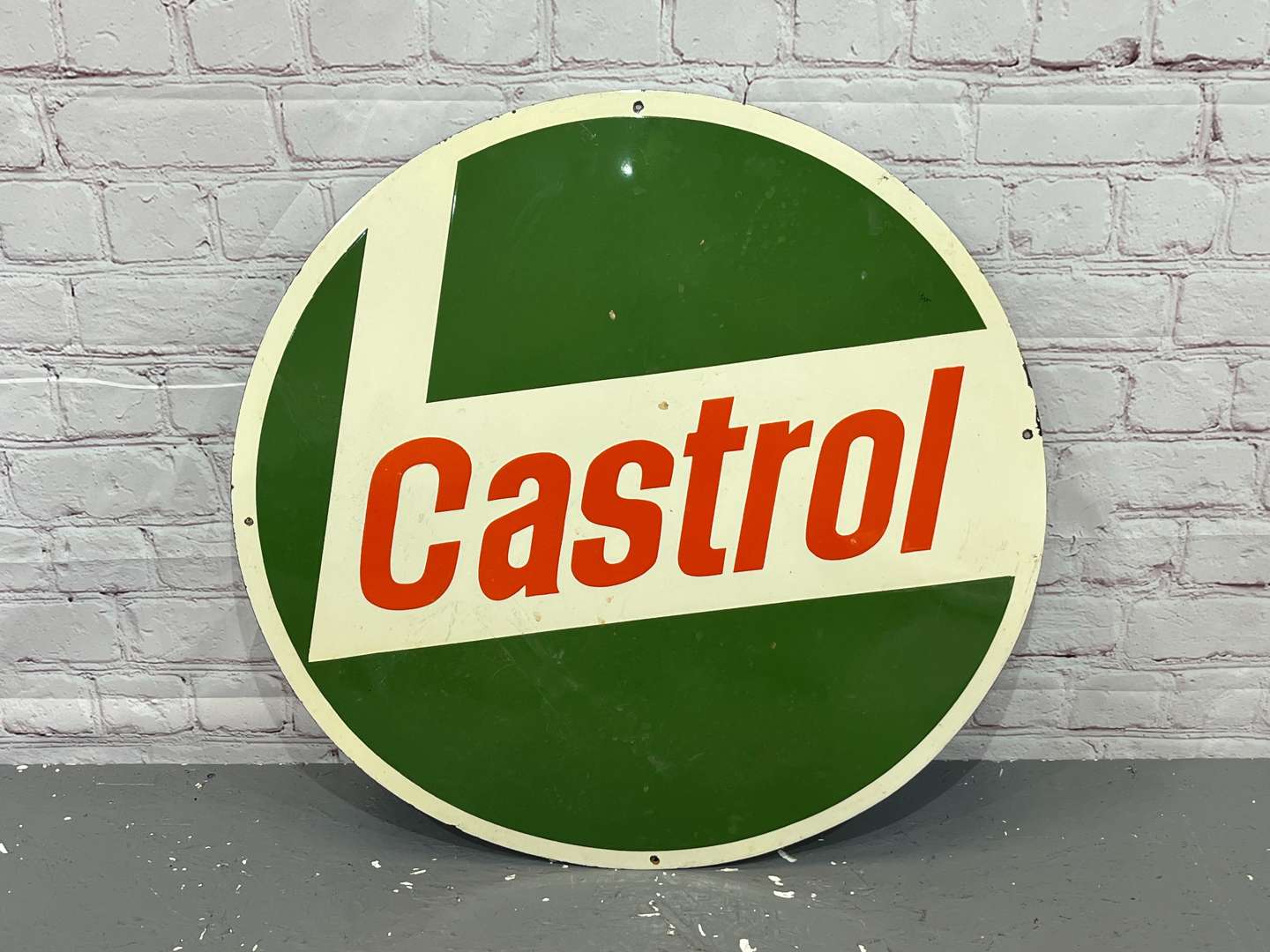 <p>Castrol Circular Enamel Sign</p>
