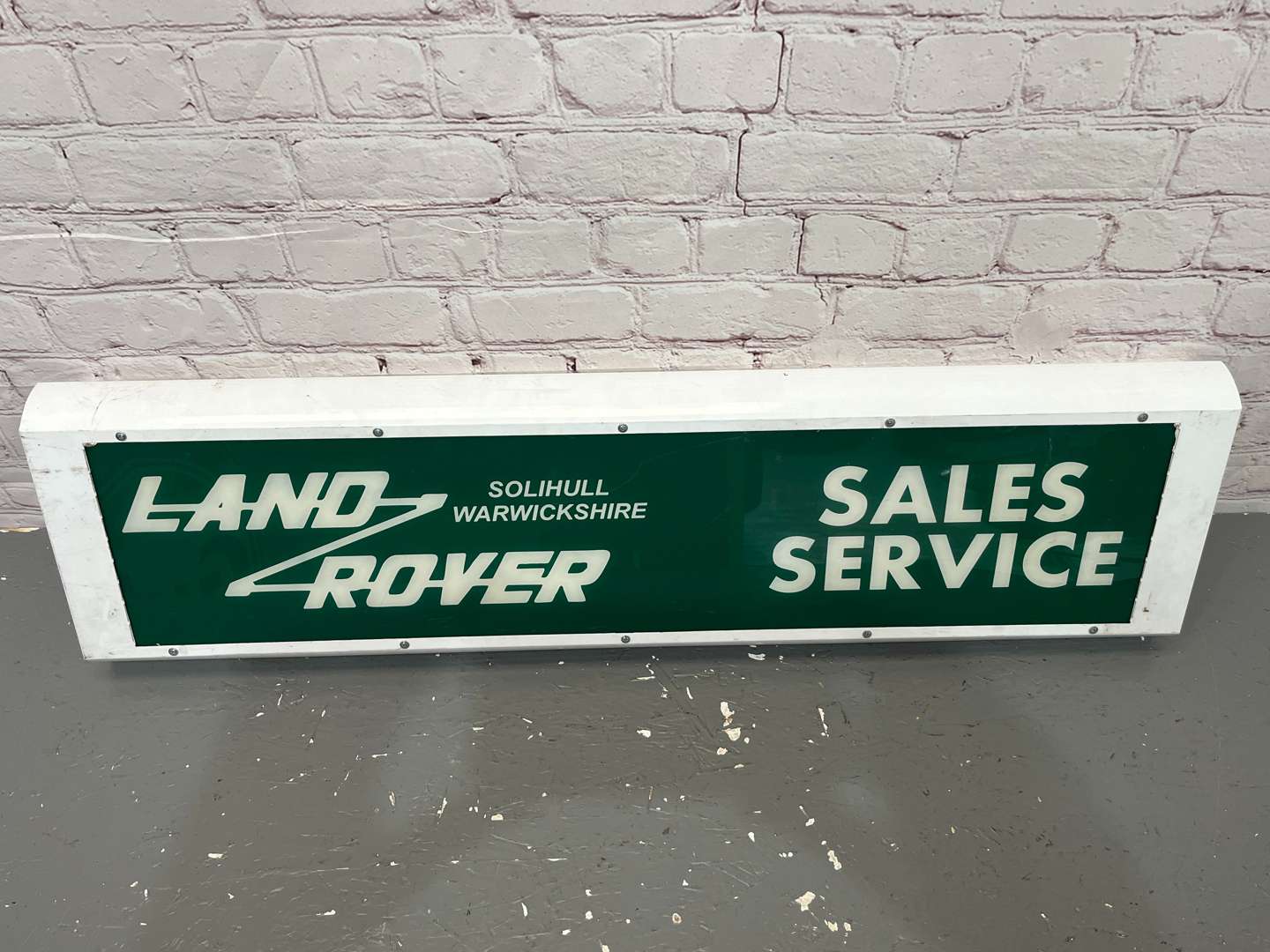 <p>Land Rover Service & Sales Illuminated Sign</p>