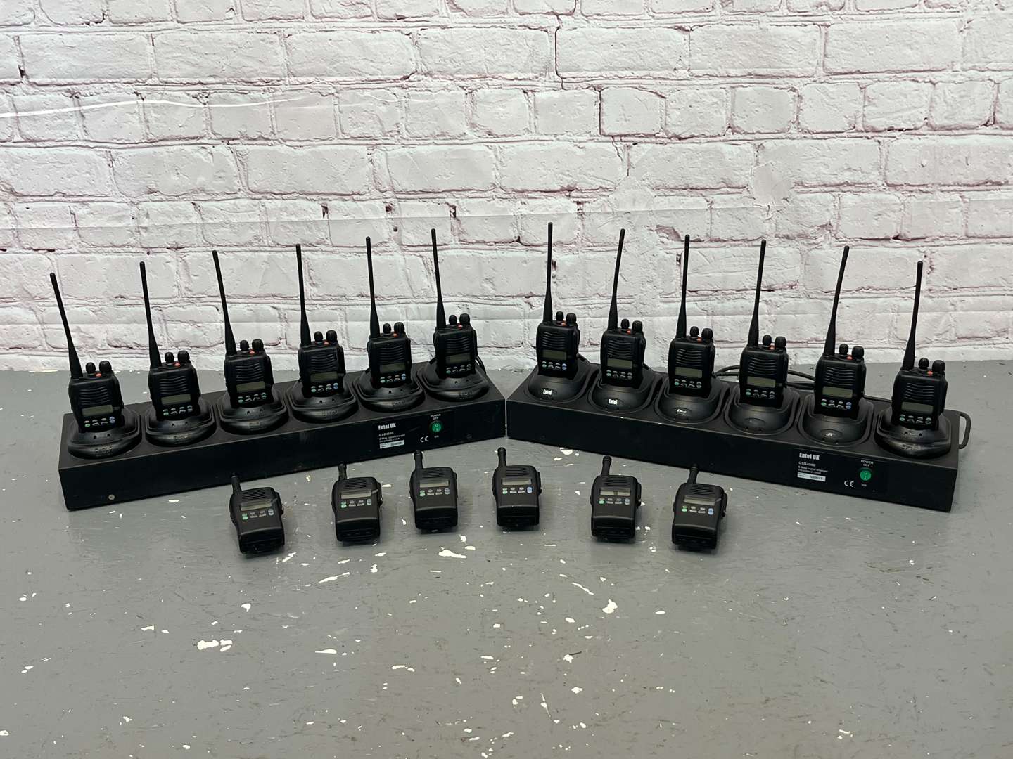 <p>Entel UHF Two Way Radios & Chargers CSB400E</p>