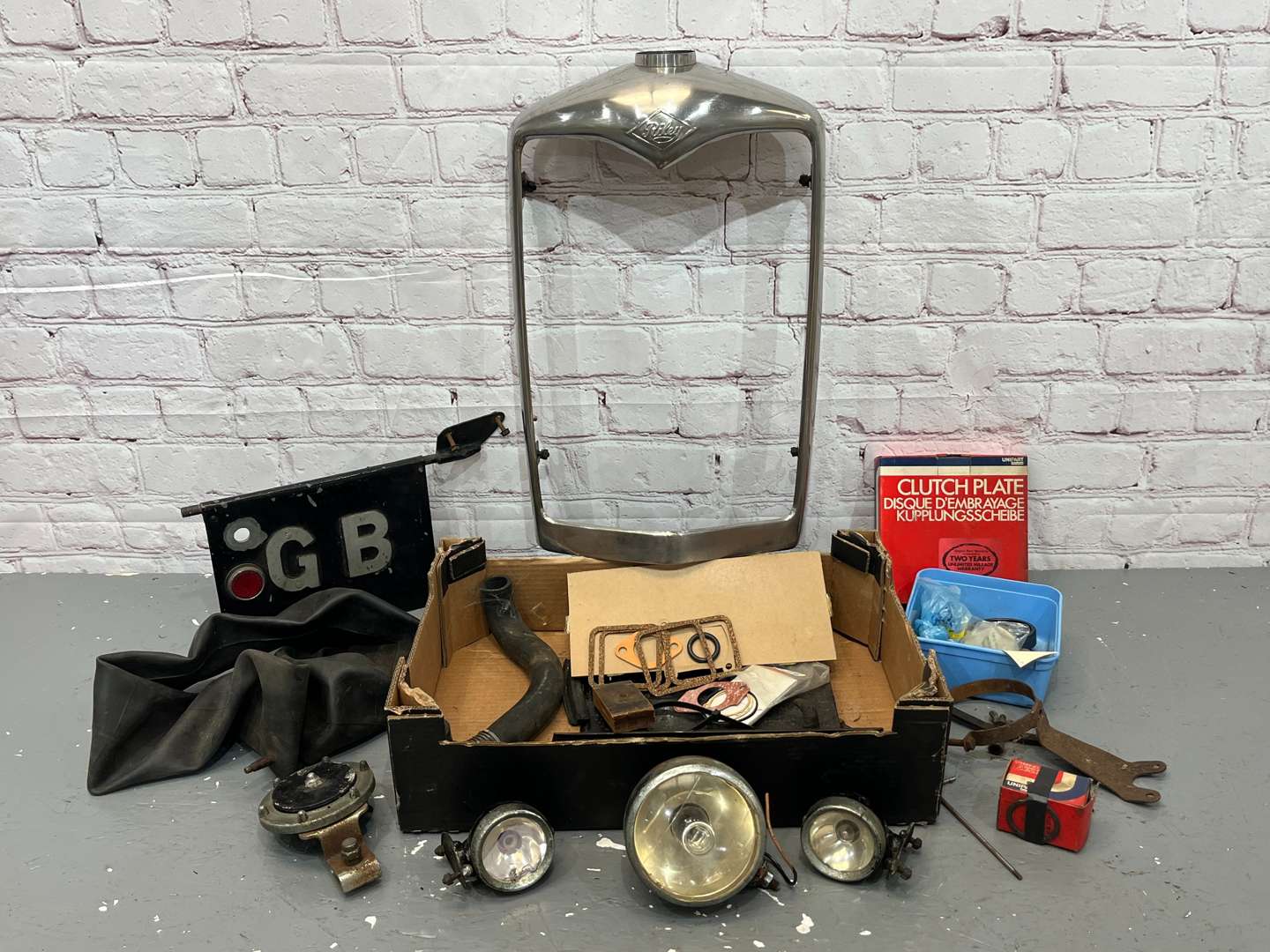 <p>Mixed Lot of Riley Grille Surround and Parts</p>