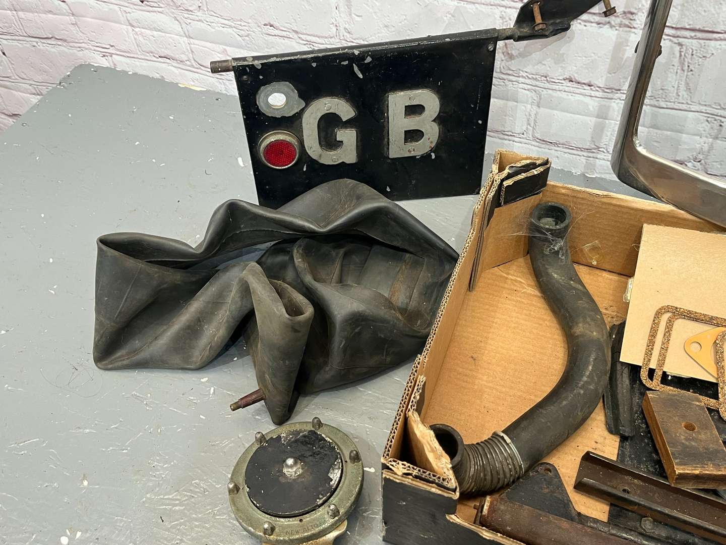 <p>Mixed Lot of Riley Grille Surround and Parts</p>