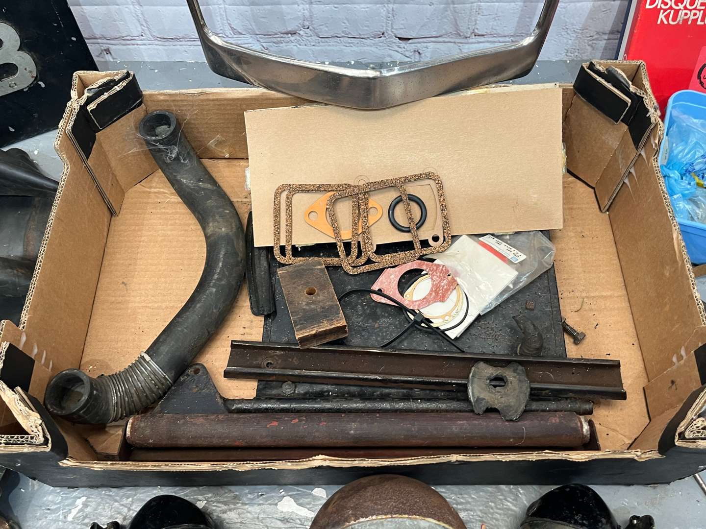 <p>Mixed Lot of Riley Grille Surround and Parts</p>