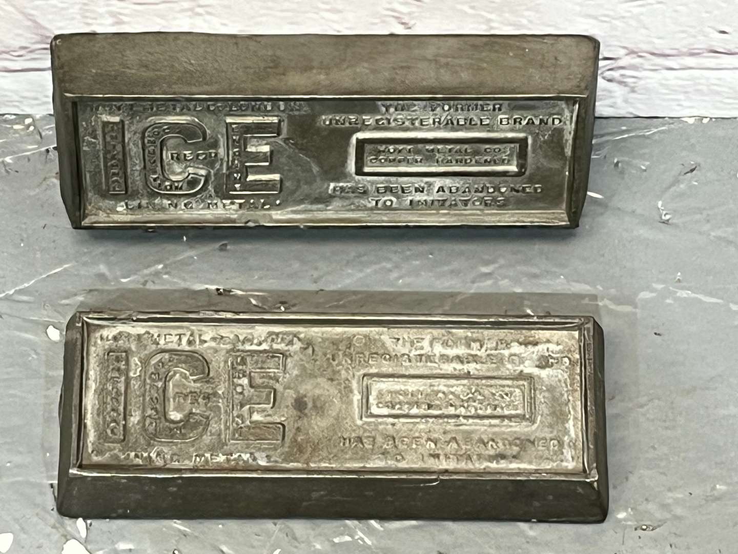<p>Two ICE Metal Ingots</p>