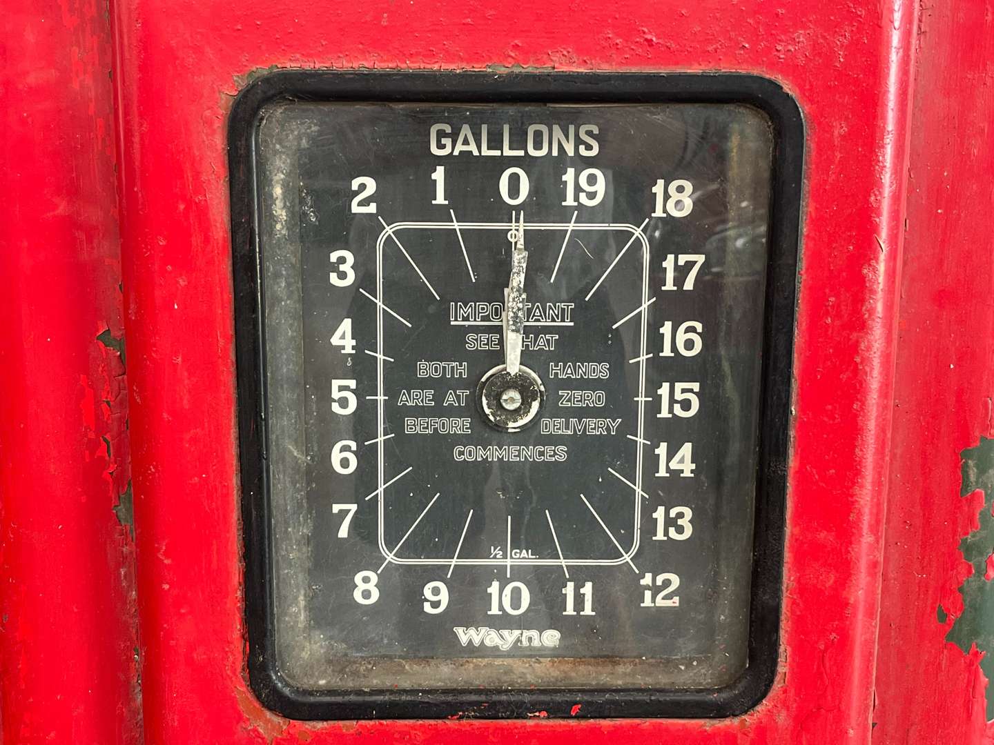<p>Wayne 1930's Clock Faced Petrol Pump Model 1880</p>