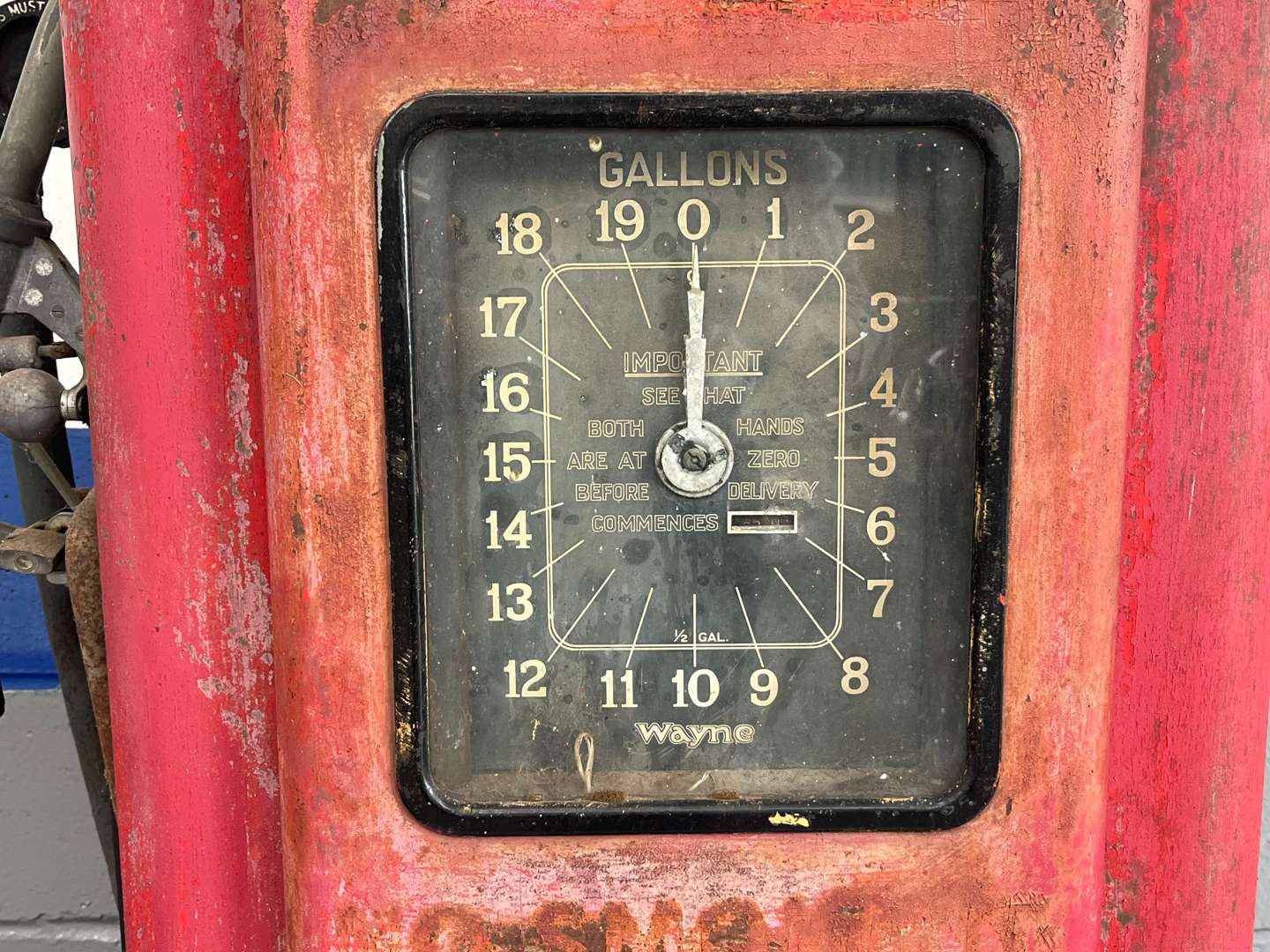<p>Wayne 1930's Clock Faced Petrol Pump Model 1880</p>