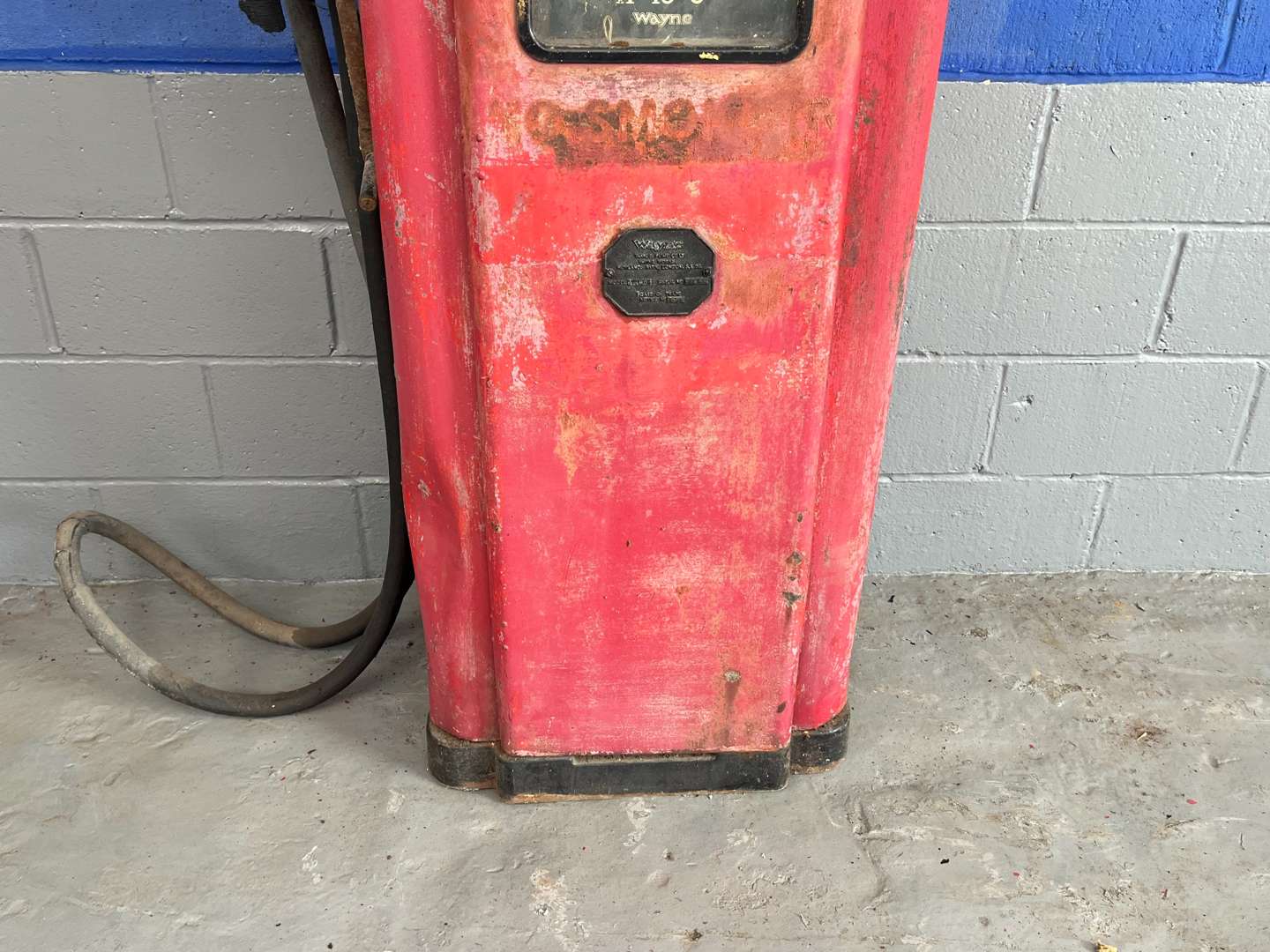 <p>Wayne 1930's Clock Faced Petrol Pump Model 1880</p>