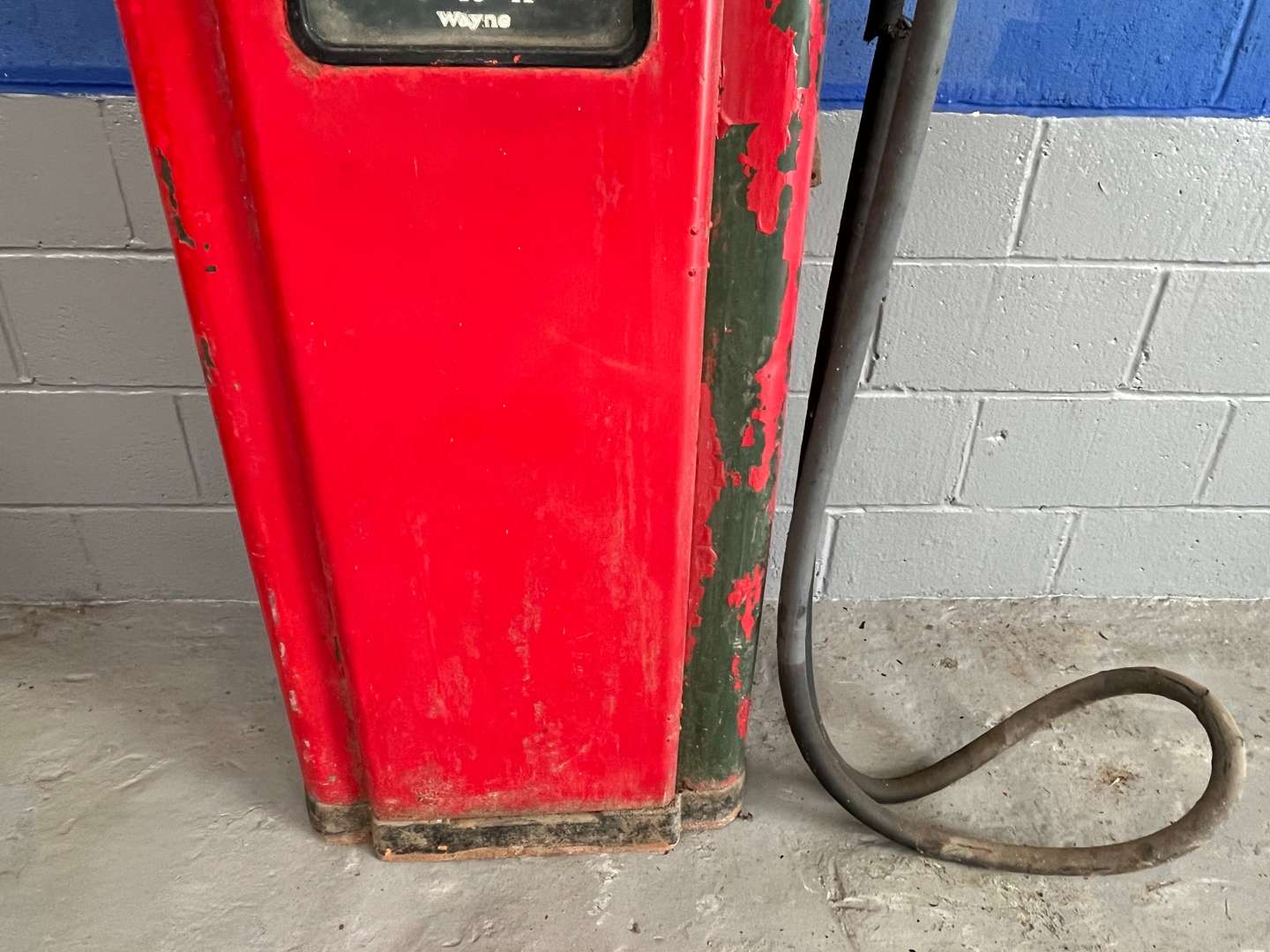 <p>Wayne 1930's Clock Faced Petrol Pump Model 1880</p>