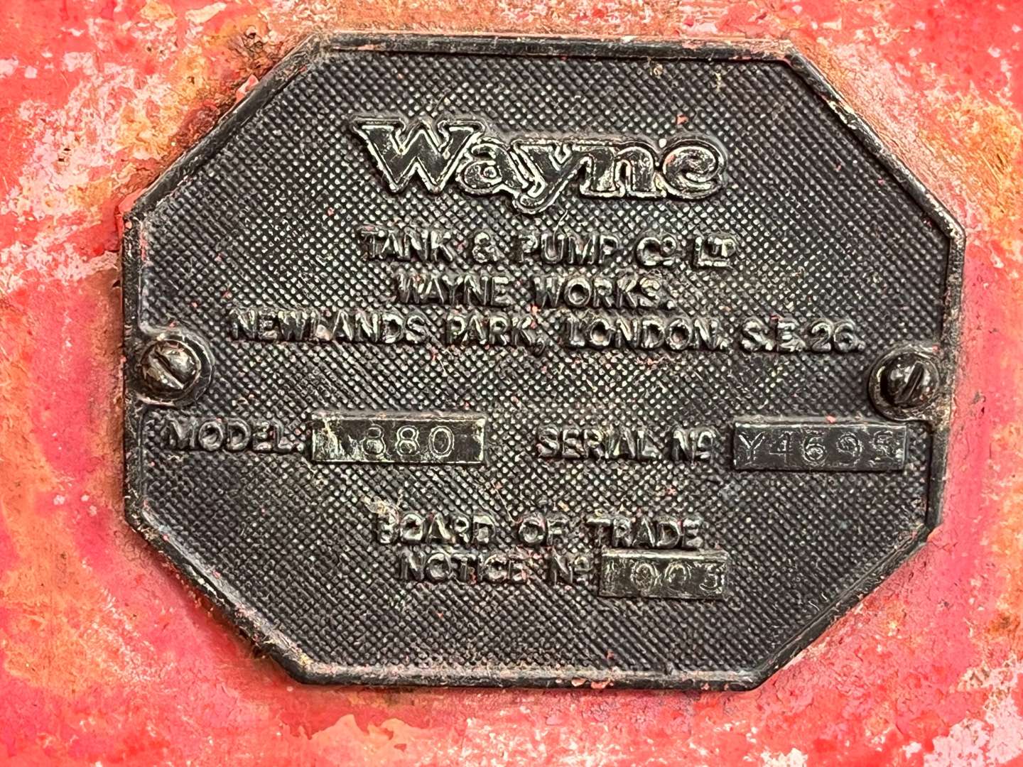 <p>Wayne 1930's Clock Faced Petrol Pump Model 1880</p>