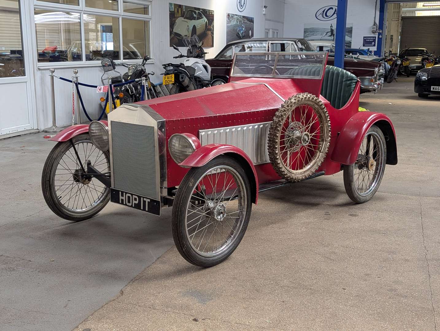<p>MG Styled Vintage Large Scale Two Seater Pedal Car</p>