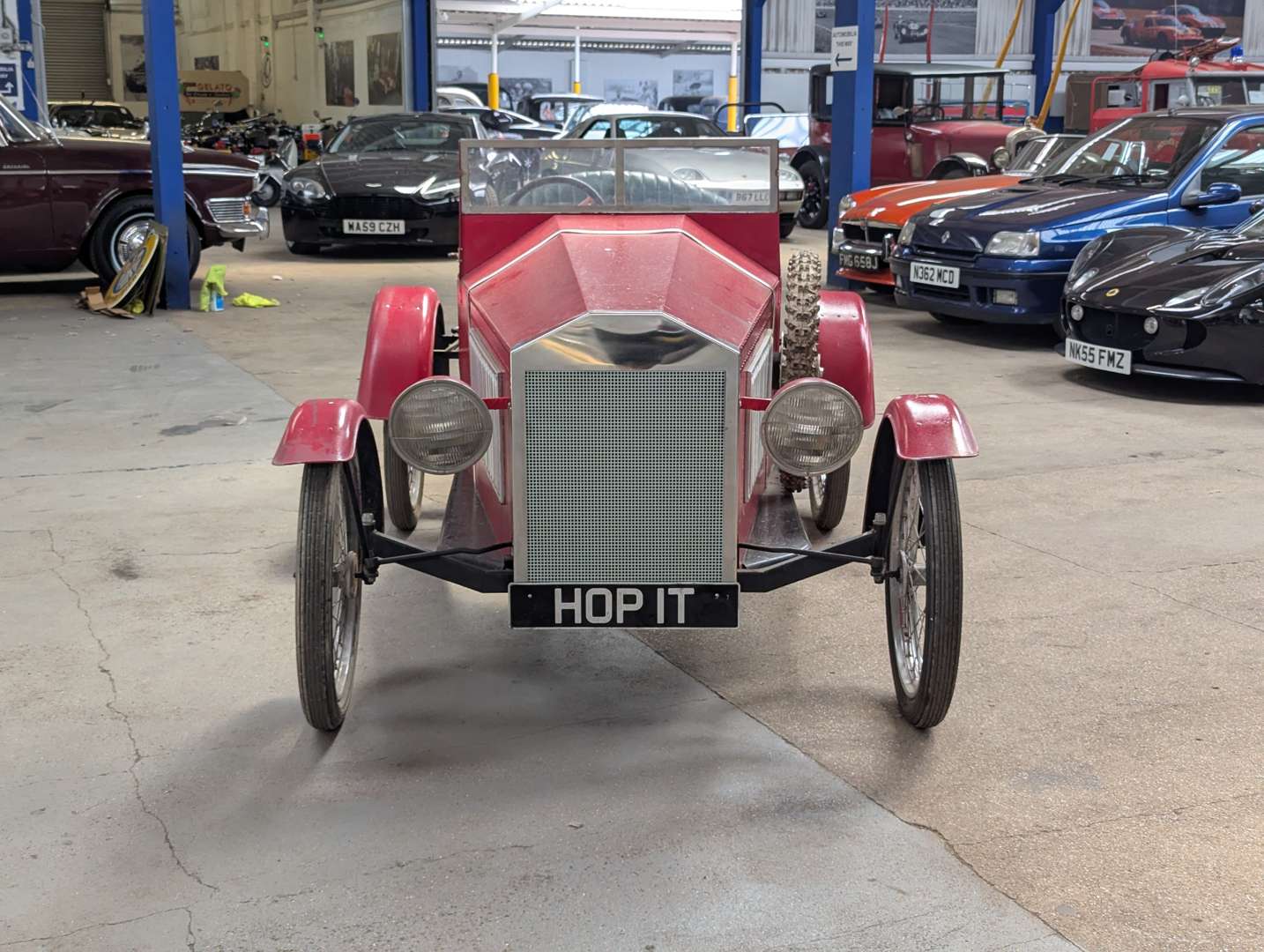 <p>MG Styled Vintage Large Scale Two Seater Pedal Car</p>