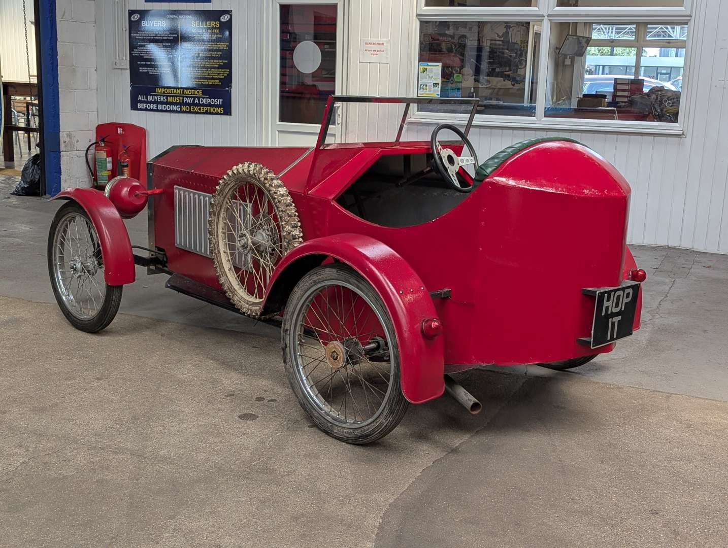<p>MG Styled Vintage Large Scale Two Seater Pedal Car</p>
