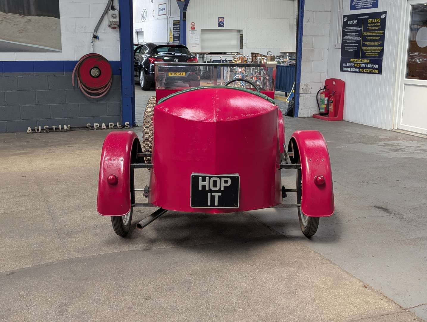 <p>MG Styled Vintage Large Scale Two Seater Pedal Car</p>