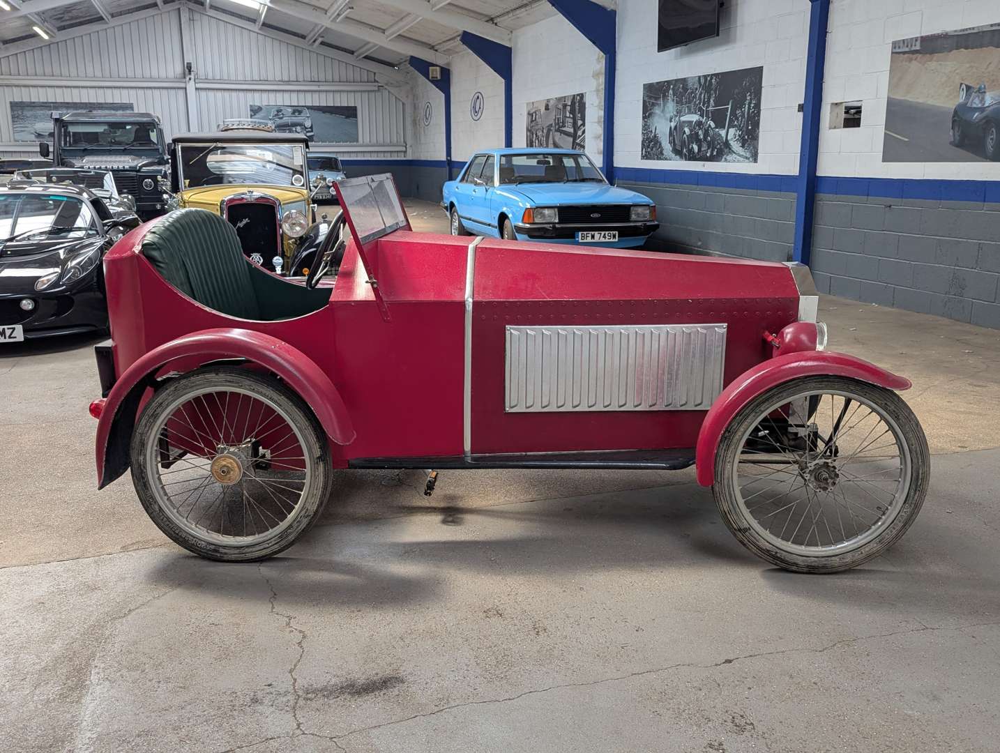 <p>MG Styled Vintage Large Scale Two Seater Pedal Car</p>