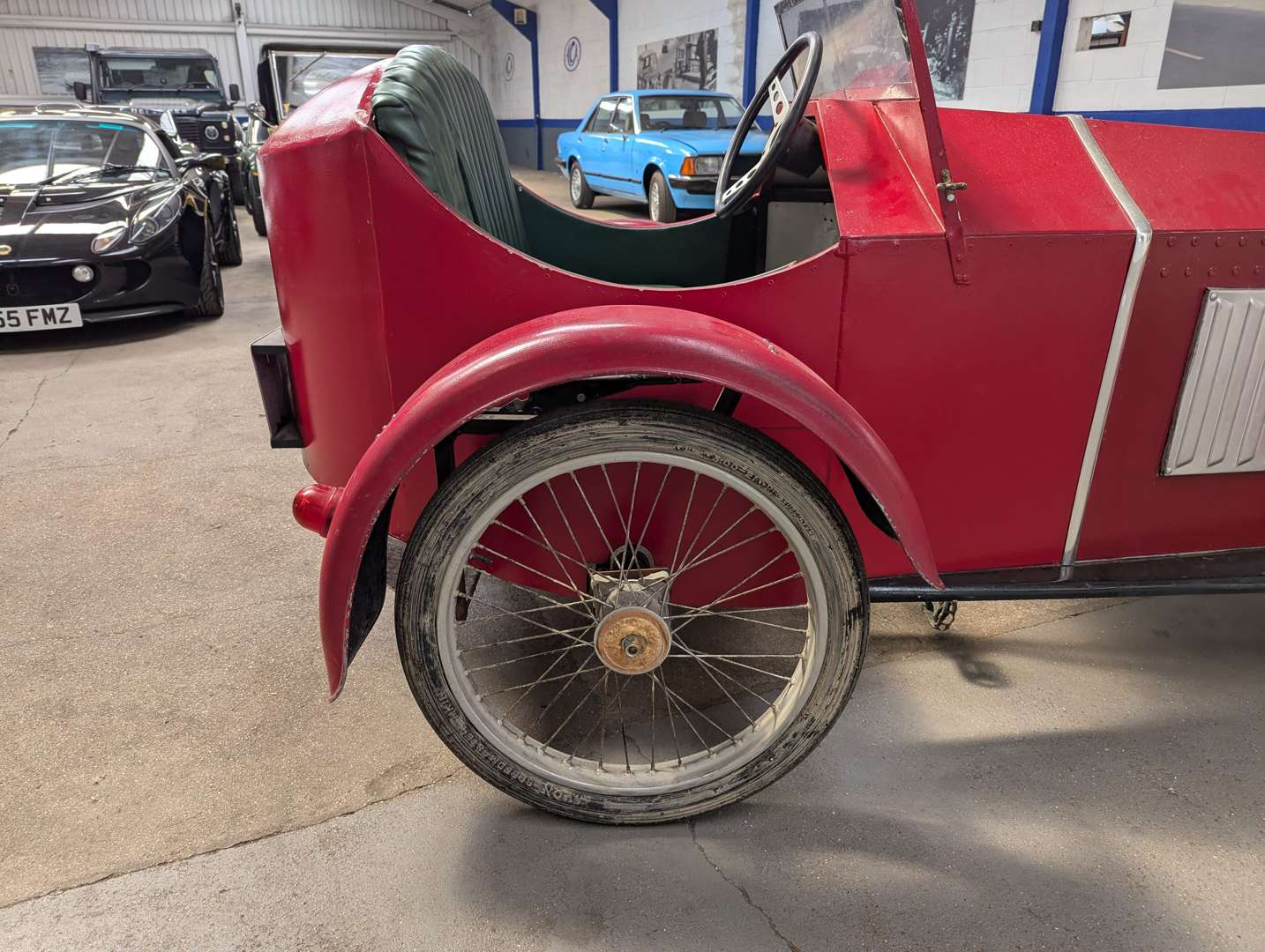<p>MG Styled Vintage Large Scale Two Seater Pedal Car</p>