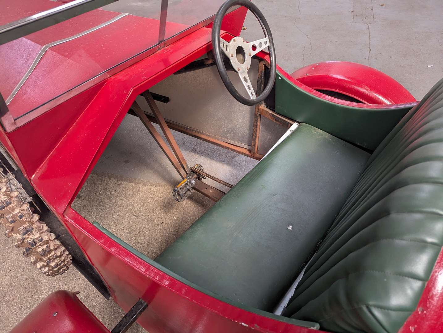 <p>MG Styled Vintage Large Scale Two Seater Pedal Car</p>