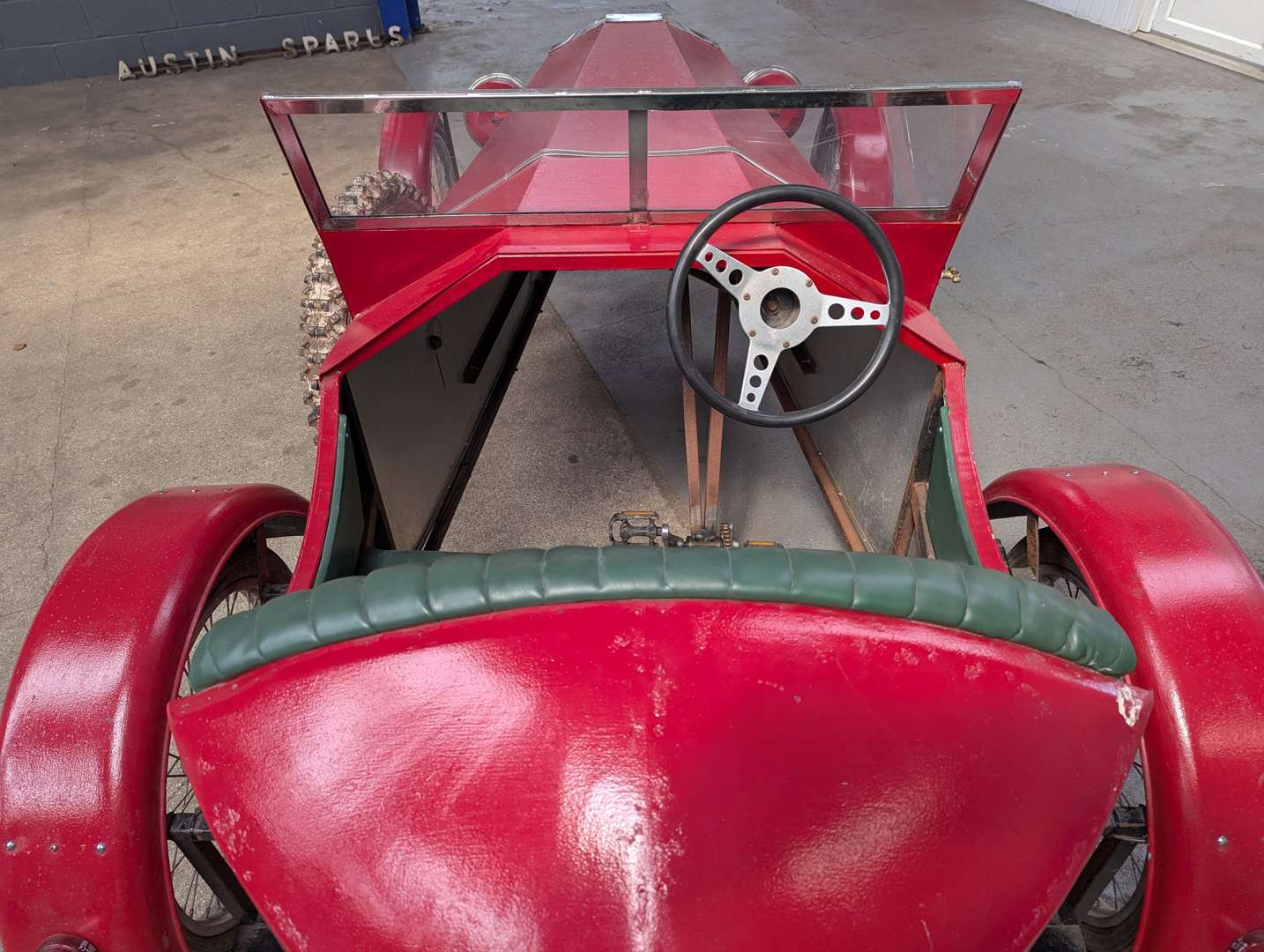 <p>MG Styled Vintage Large Scale Two Seater Pedal Car</p>