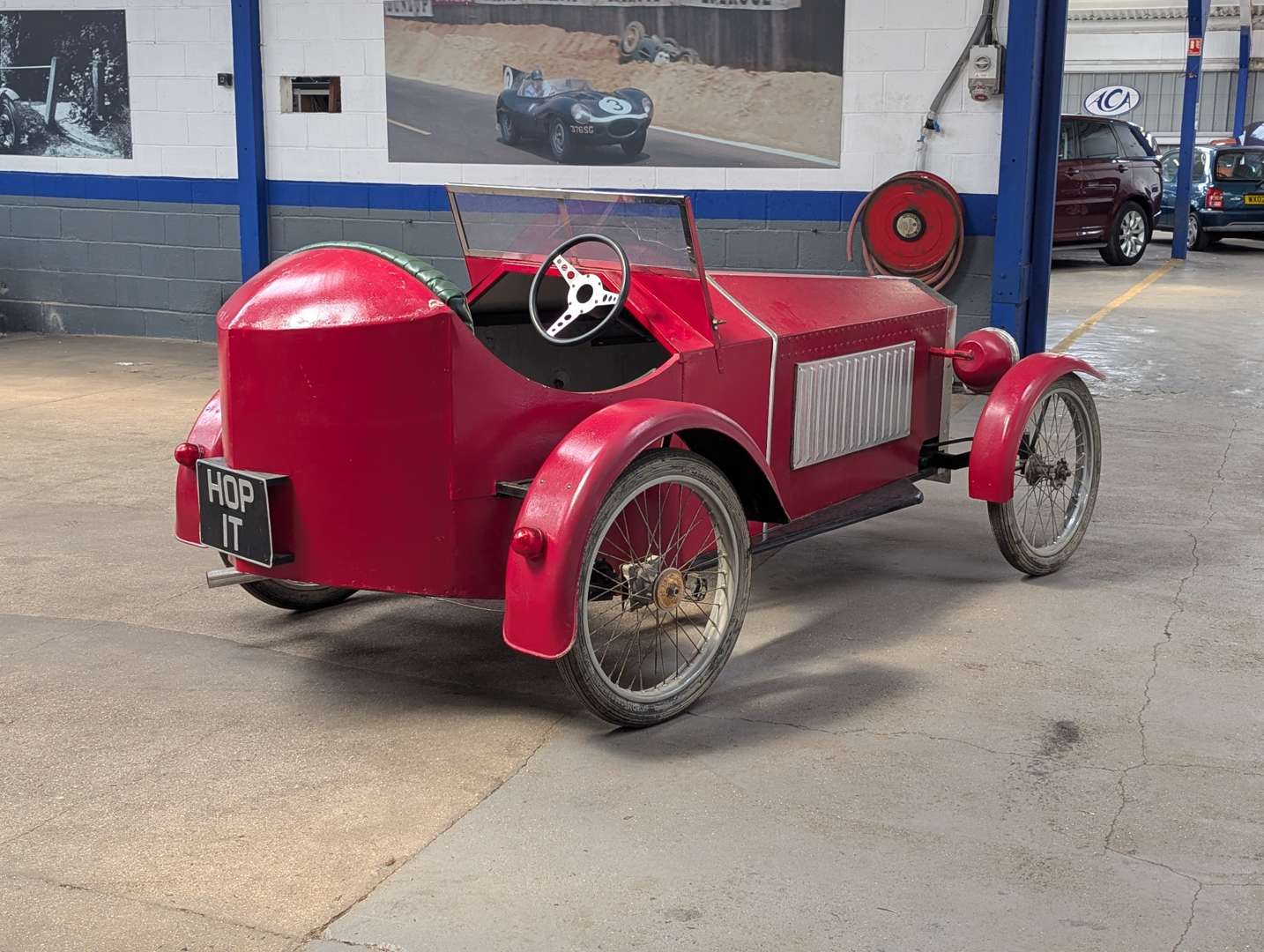 <p>MG Styled Vintage Large Scale Two Seater Pedal Car</p>